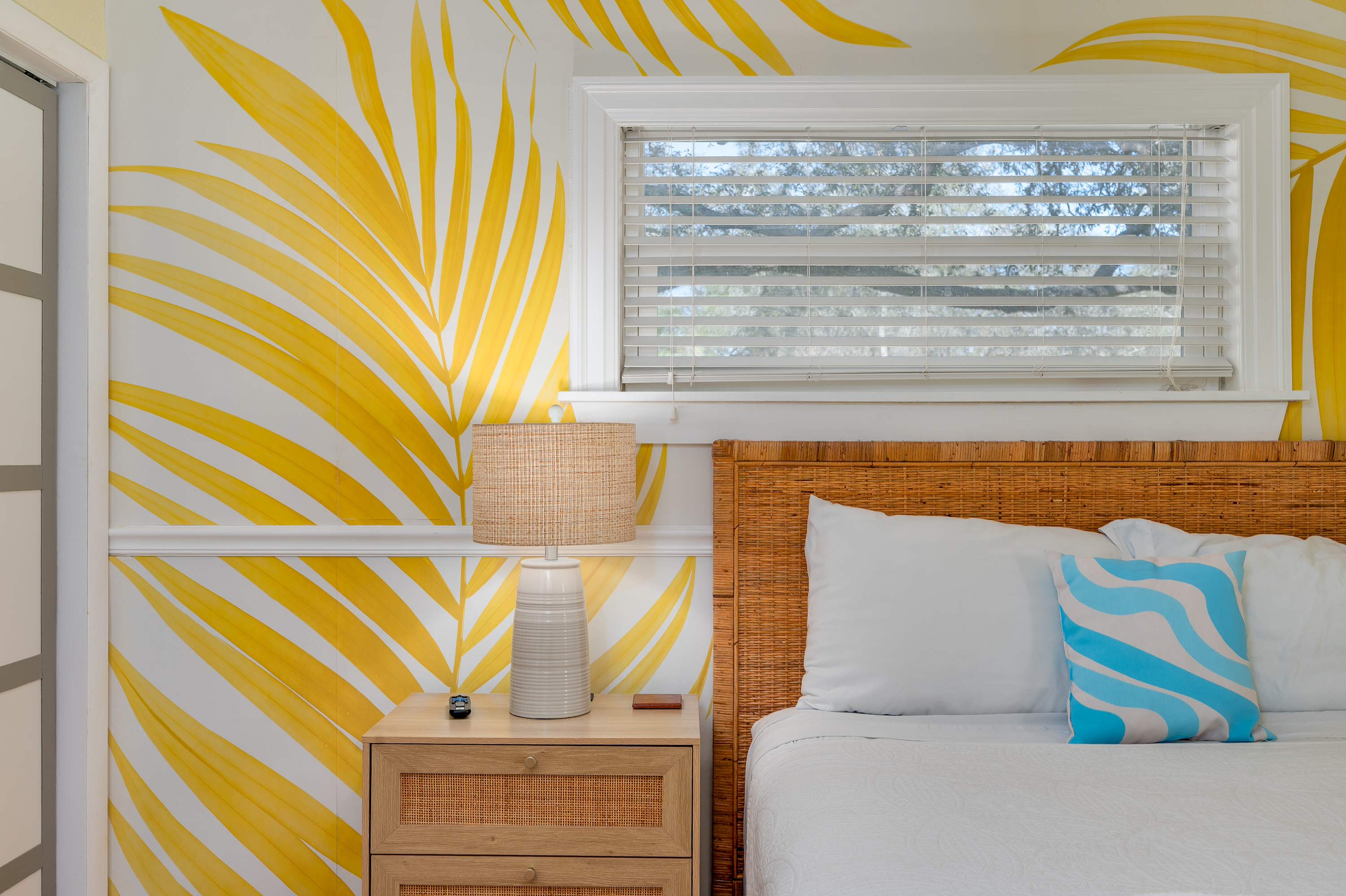 Family retreat w/pool, putting green & cornhole