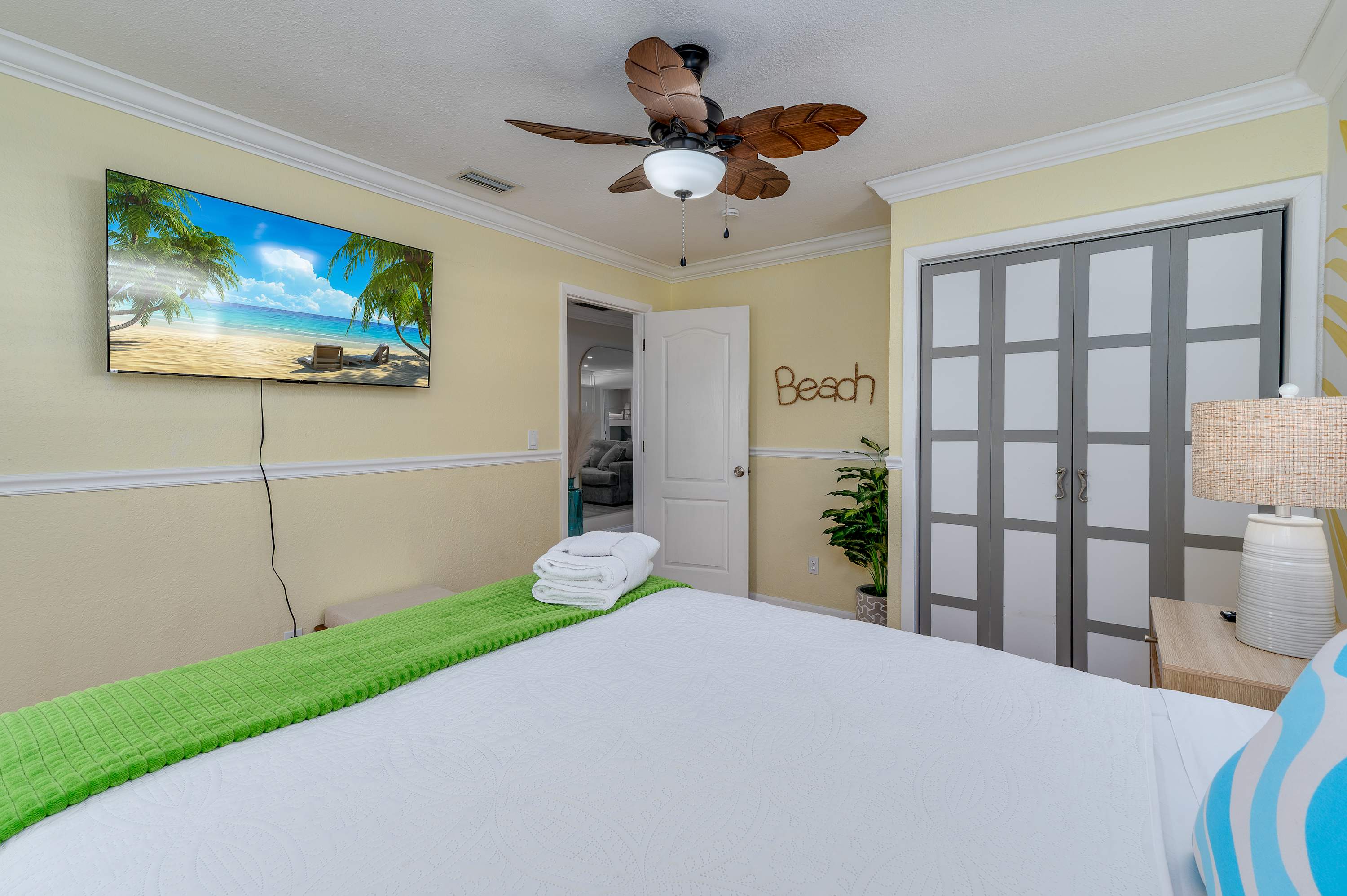 Family retreat w/pool, putting green & cornhole