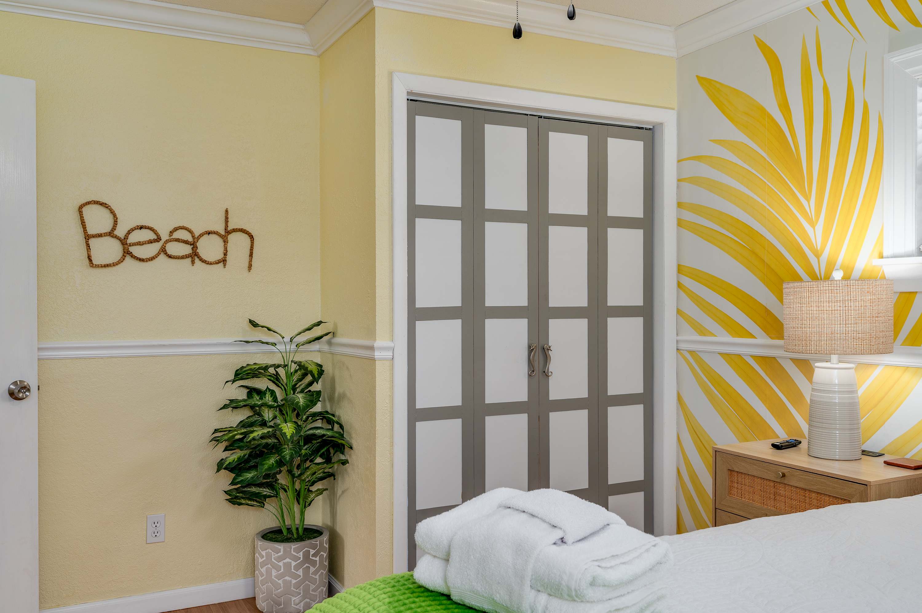 Family retreat w/pool, putting green & cornhole