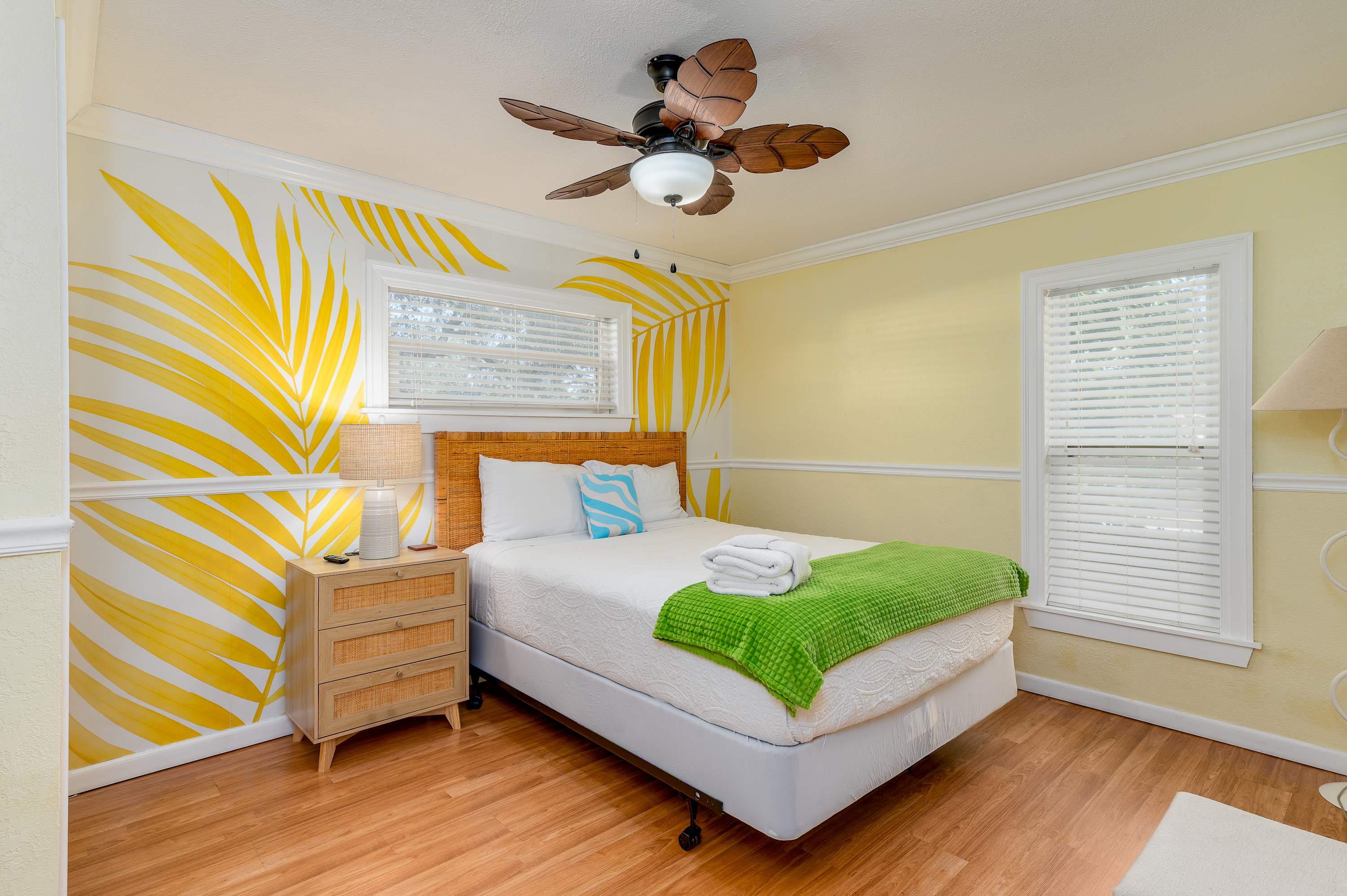 Family retreat w/pool, putting green & cornhole