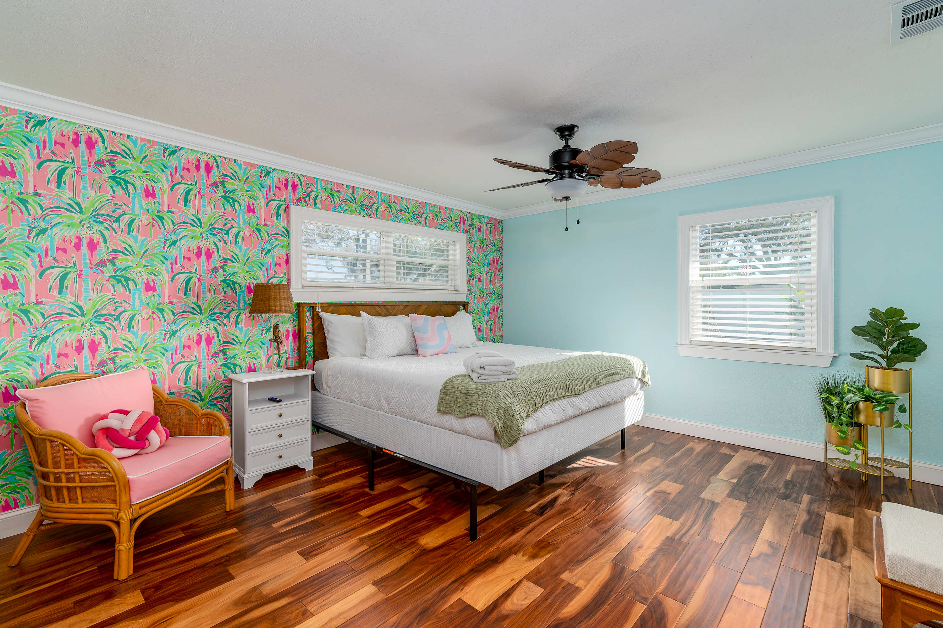 Family retreat w/pool, putting green & cornhole