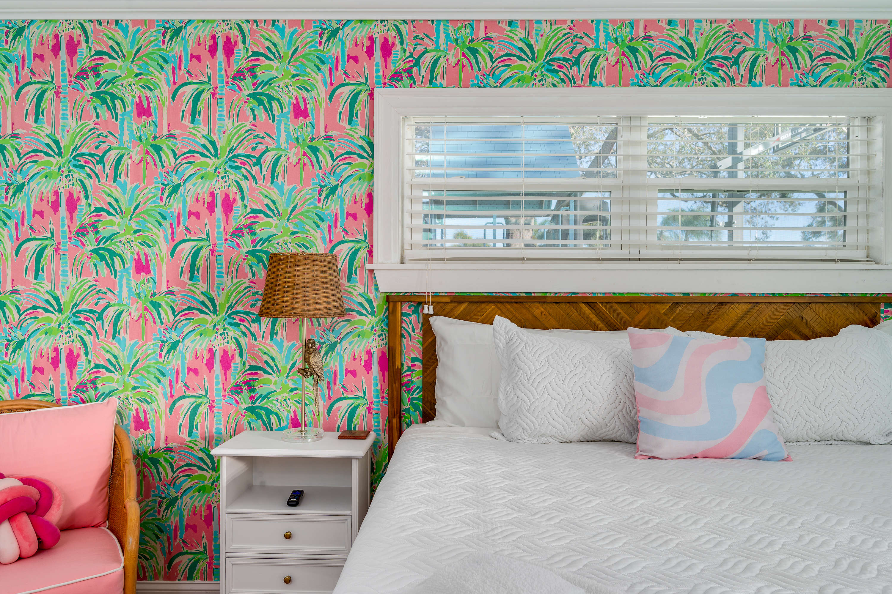 Family retreat w/pool, putting green & cornhole