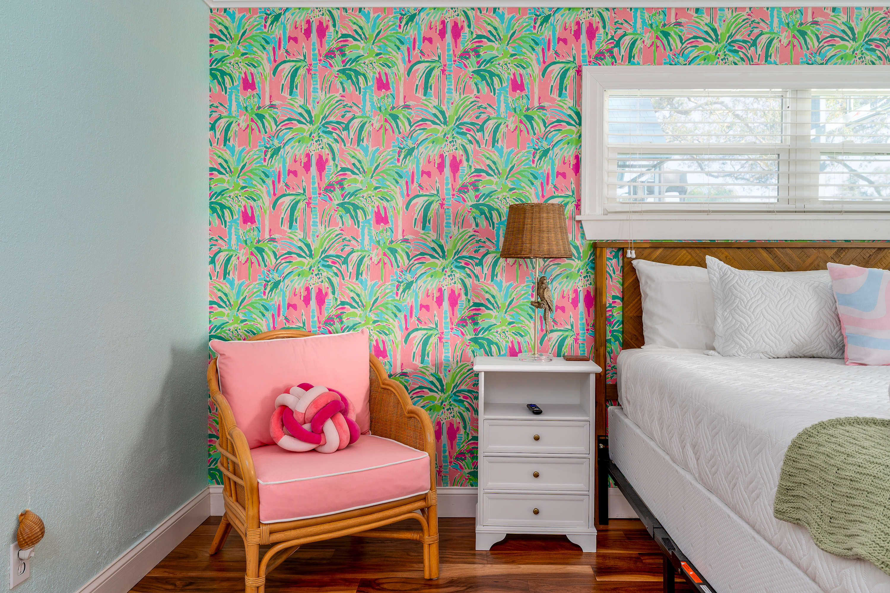 Family retreat w/pool, putting green & cornhole