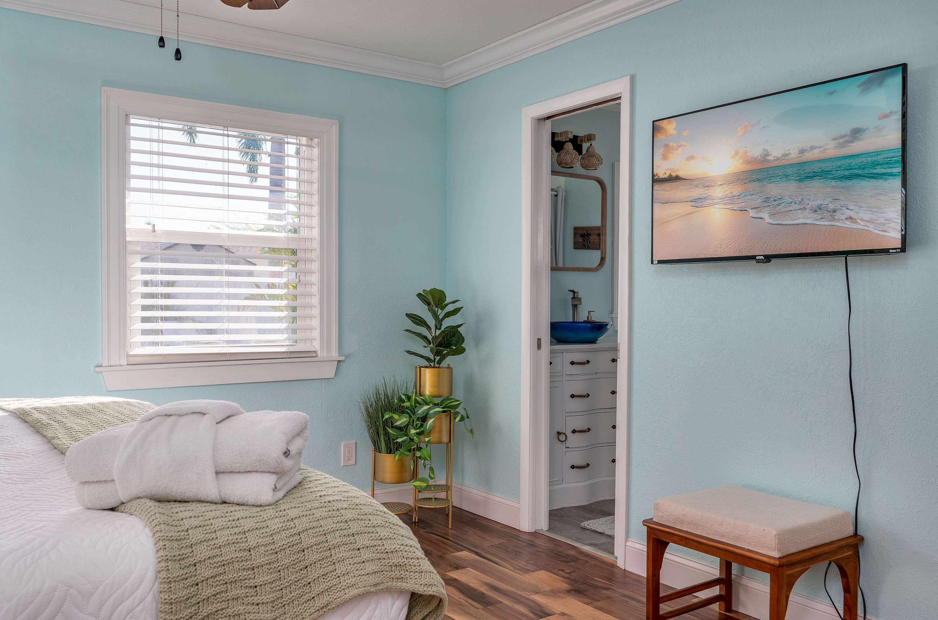 Family retreat w/pool, putting green & cornhole