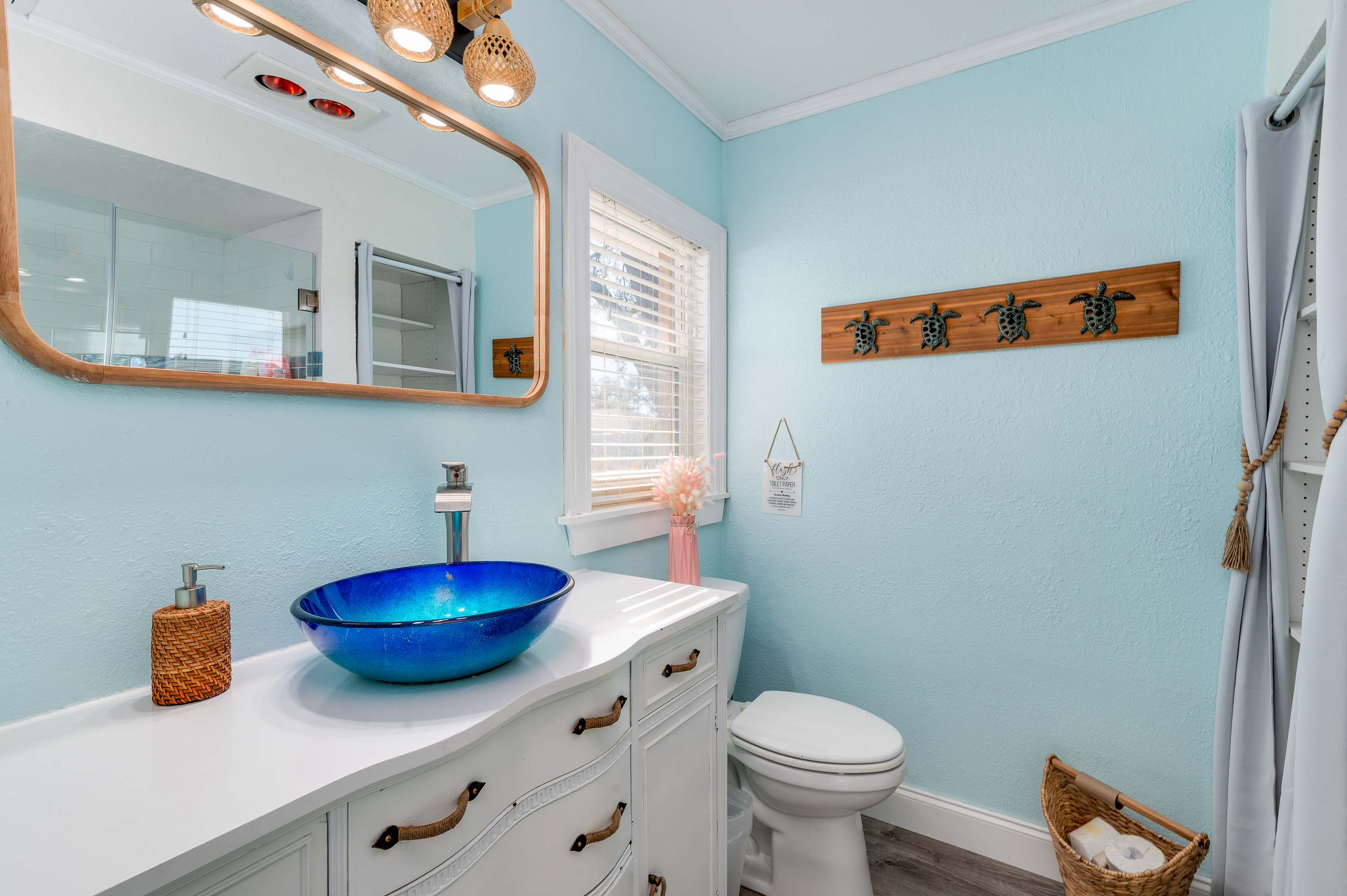 Family retreat w/pool, putting green & cornhole