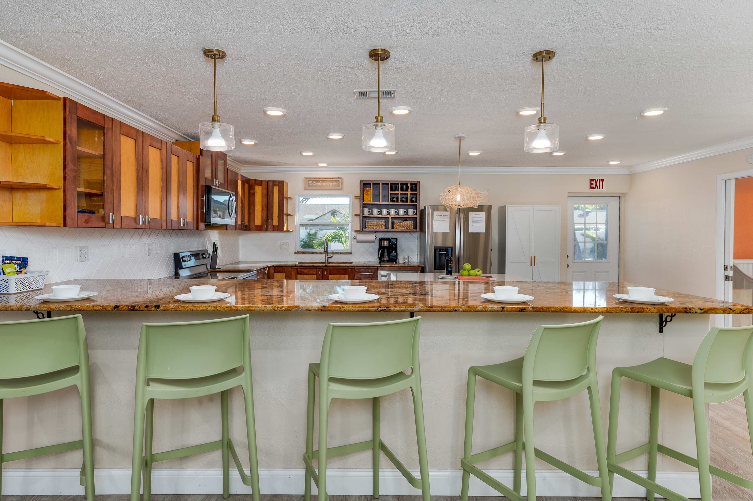 Family retreat w/pool, putting green & cornhole