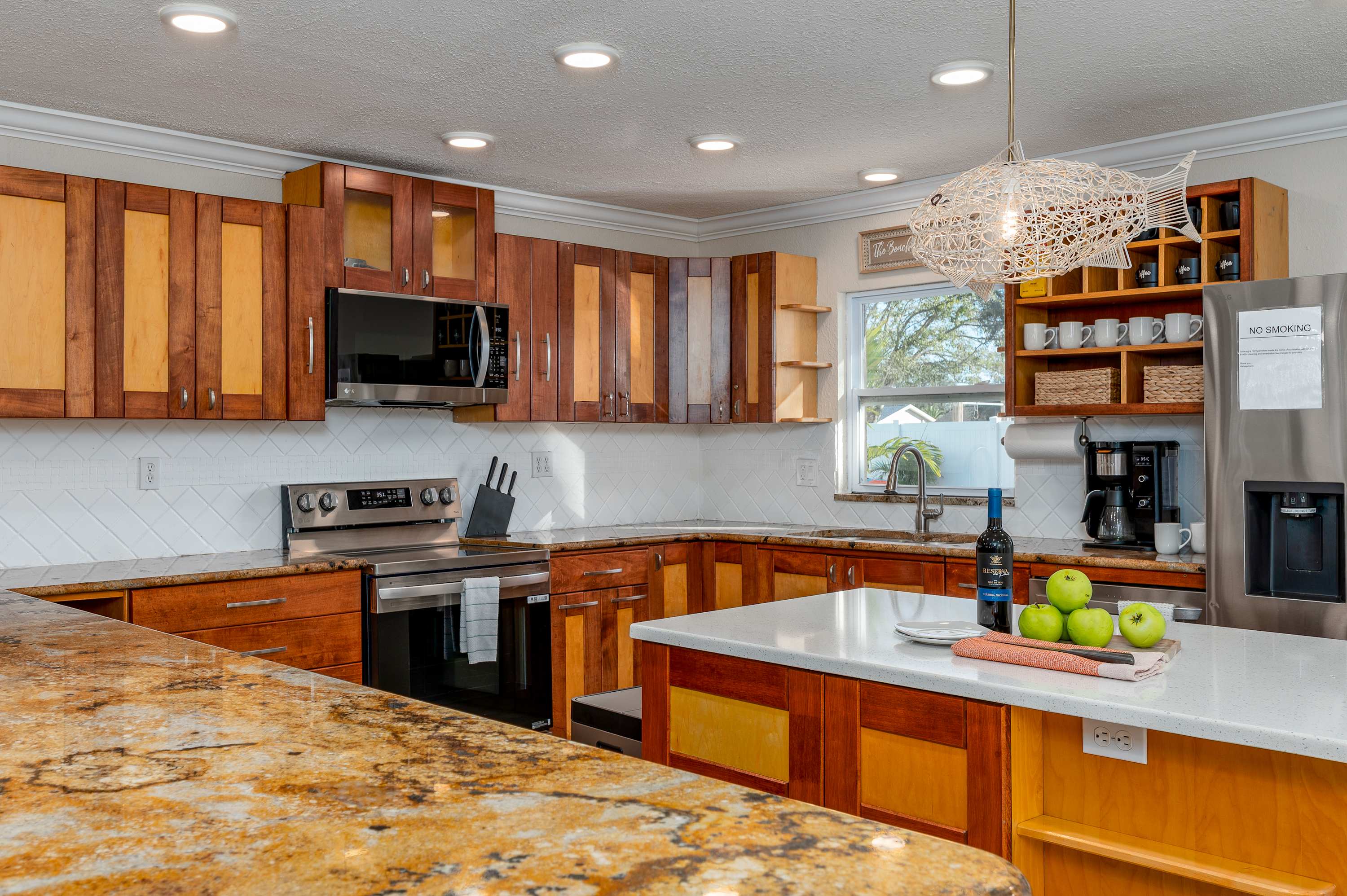 Family retreat w/pool, putting green & cornhole