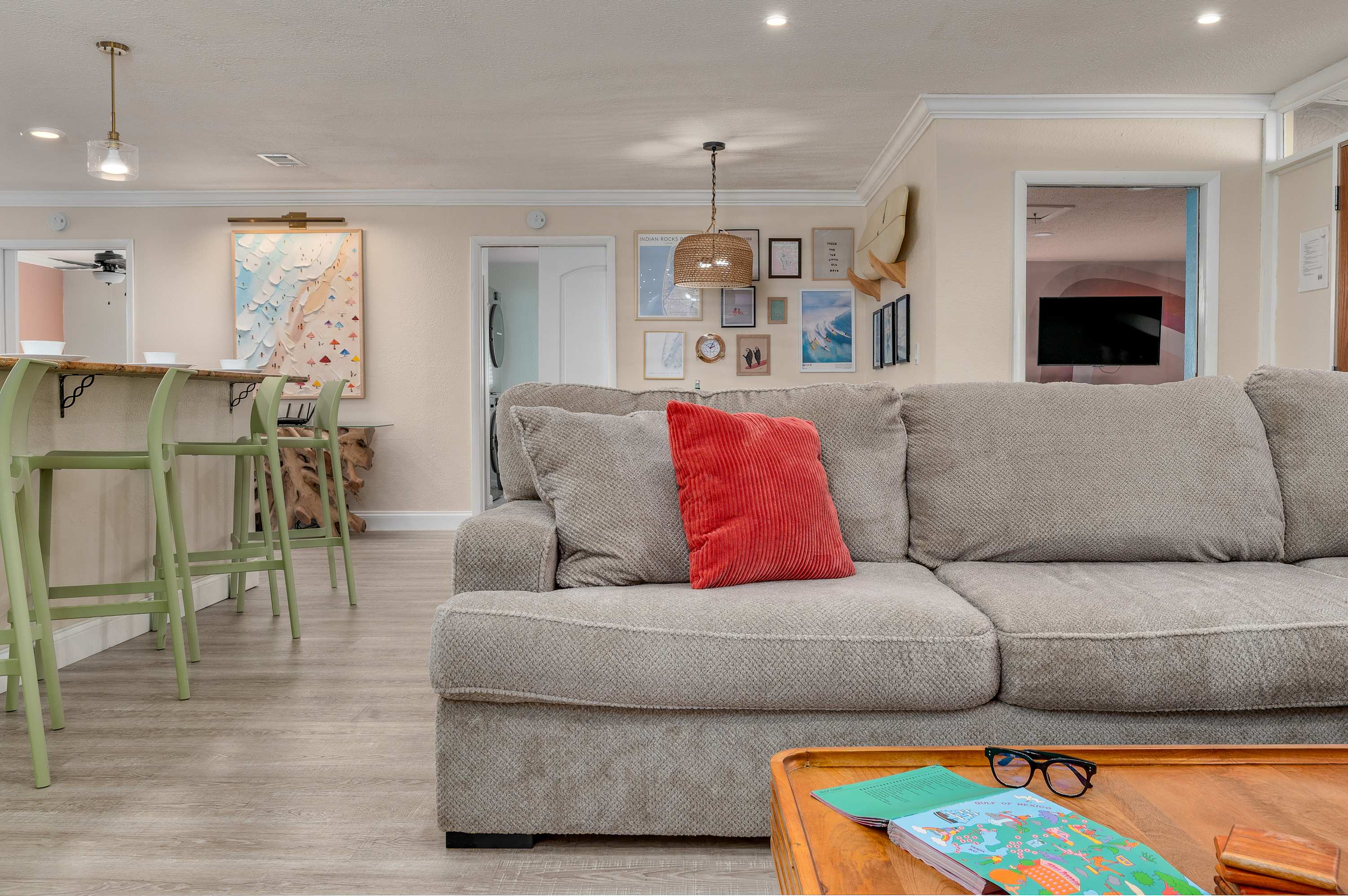 Family retreat w/pool, putting green & cornhole