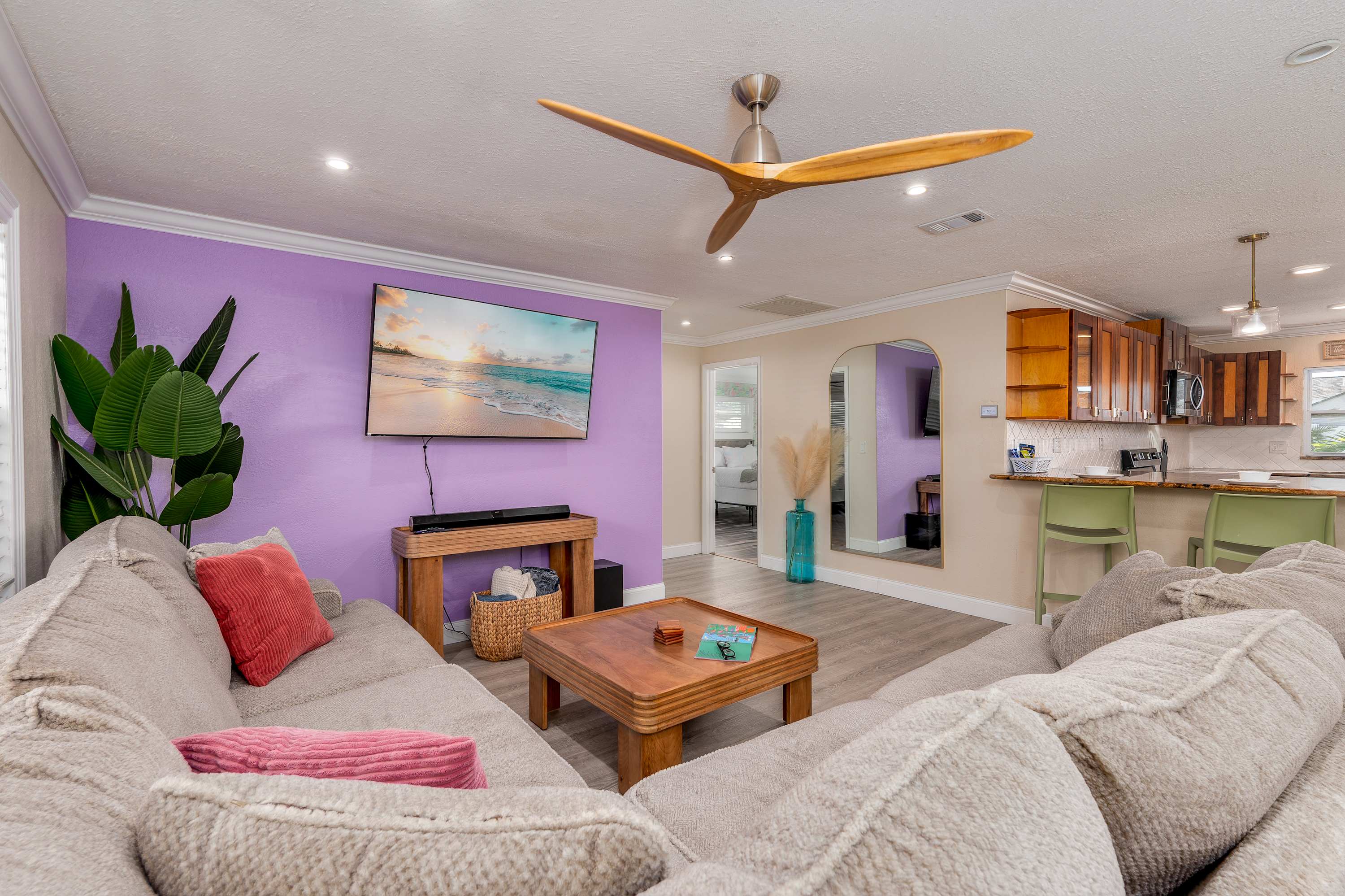 Family retreat w/pool, putting green & cornhole