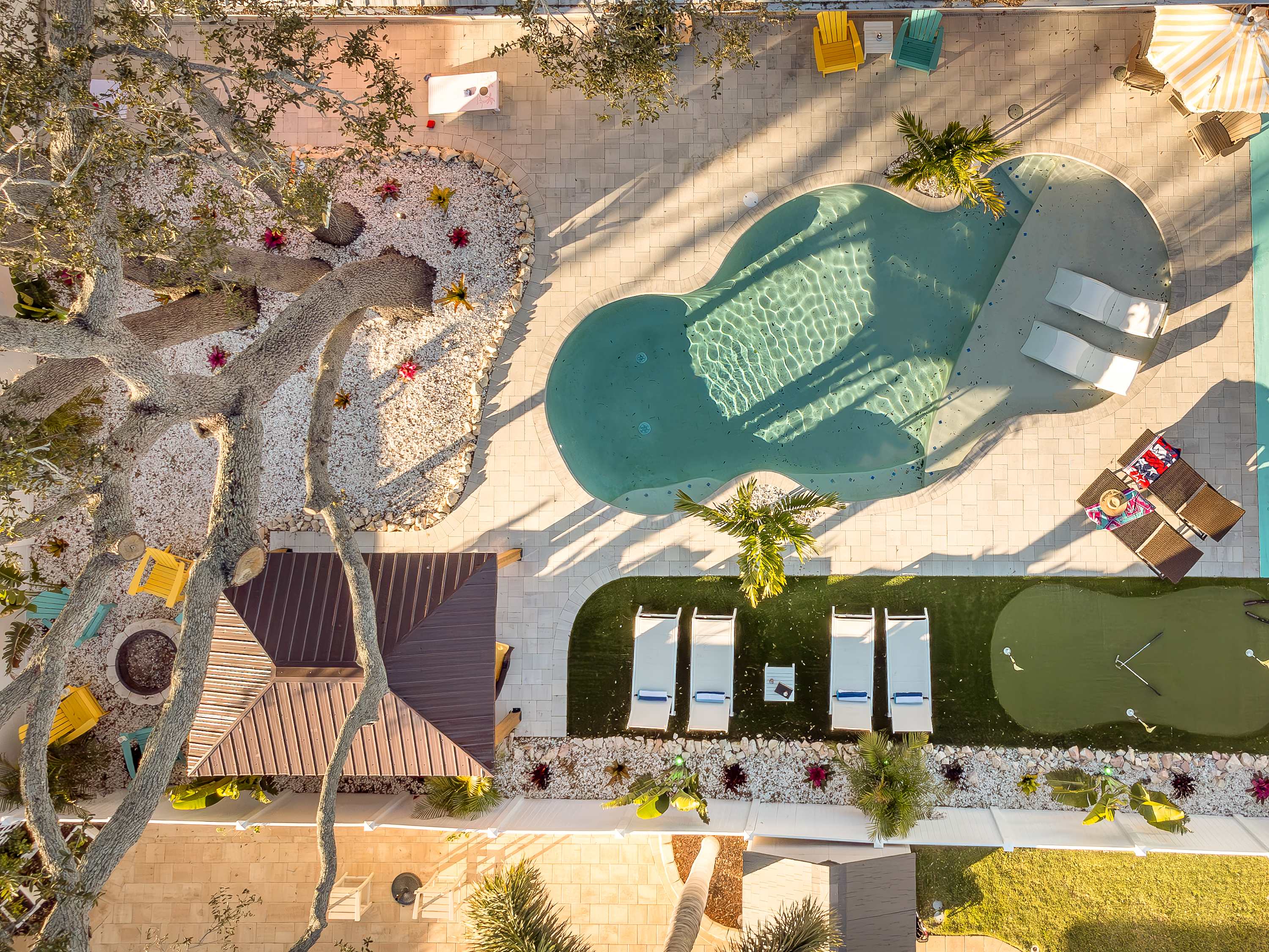 Family retreat w/pool, putting green & cornhole