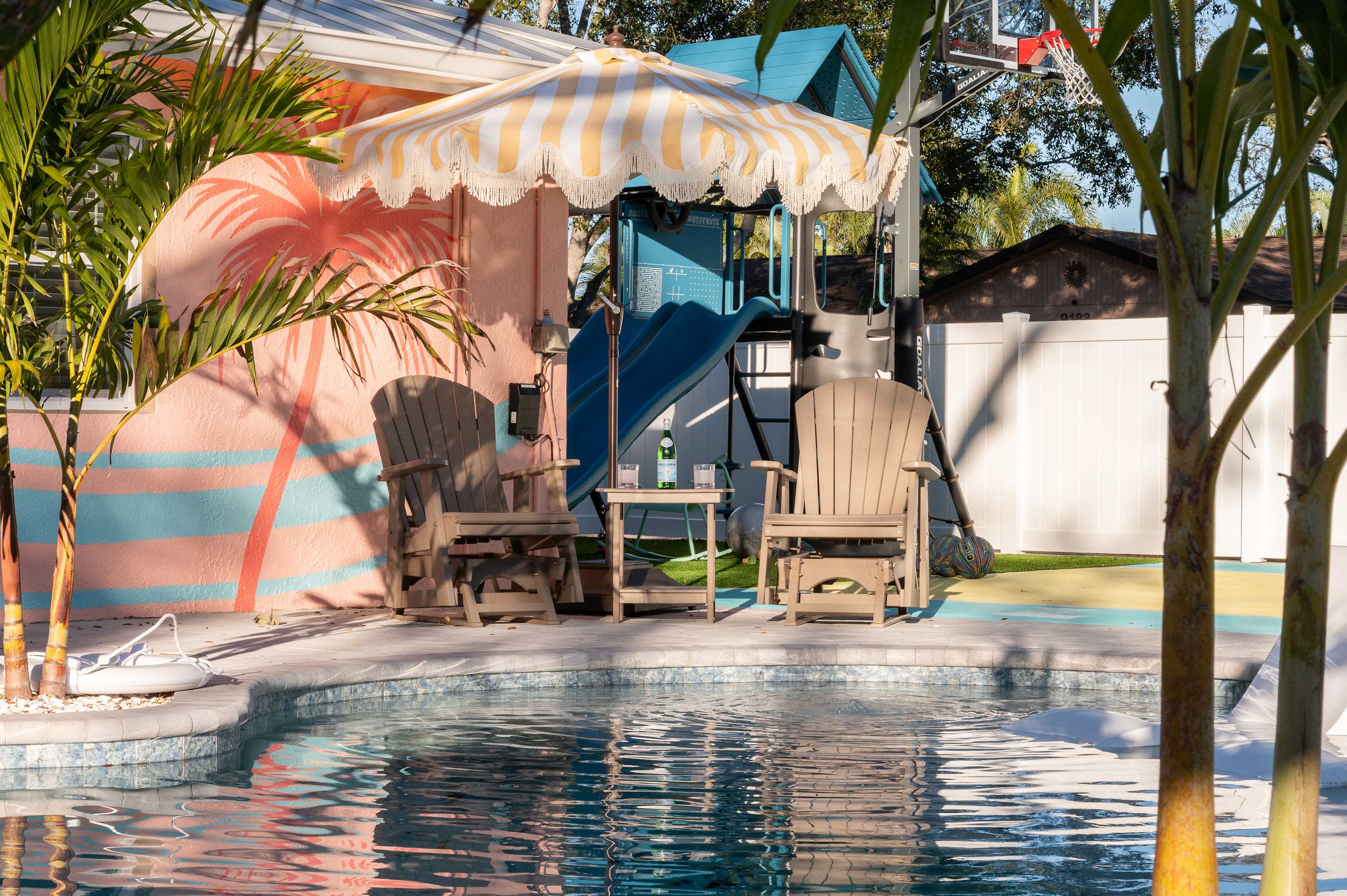 Family retreat w/pool, putting green & cornhole