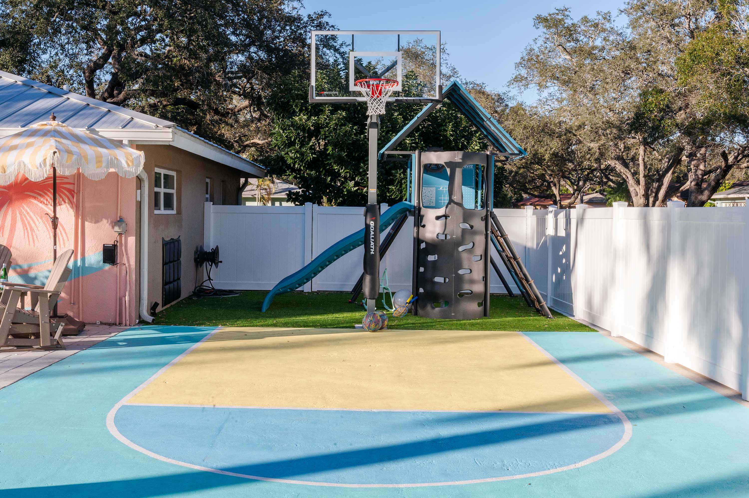 Family retreat w/pool, putting green & cornhole