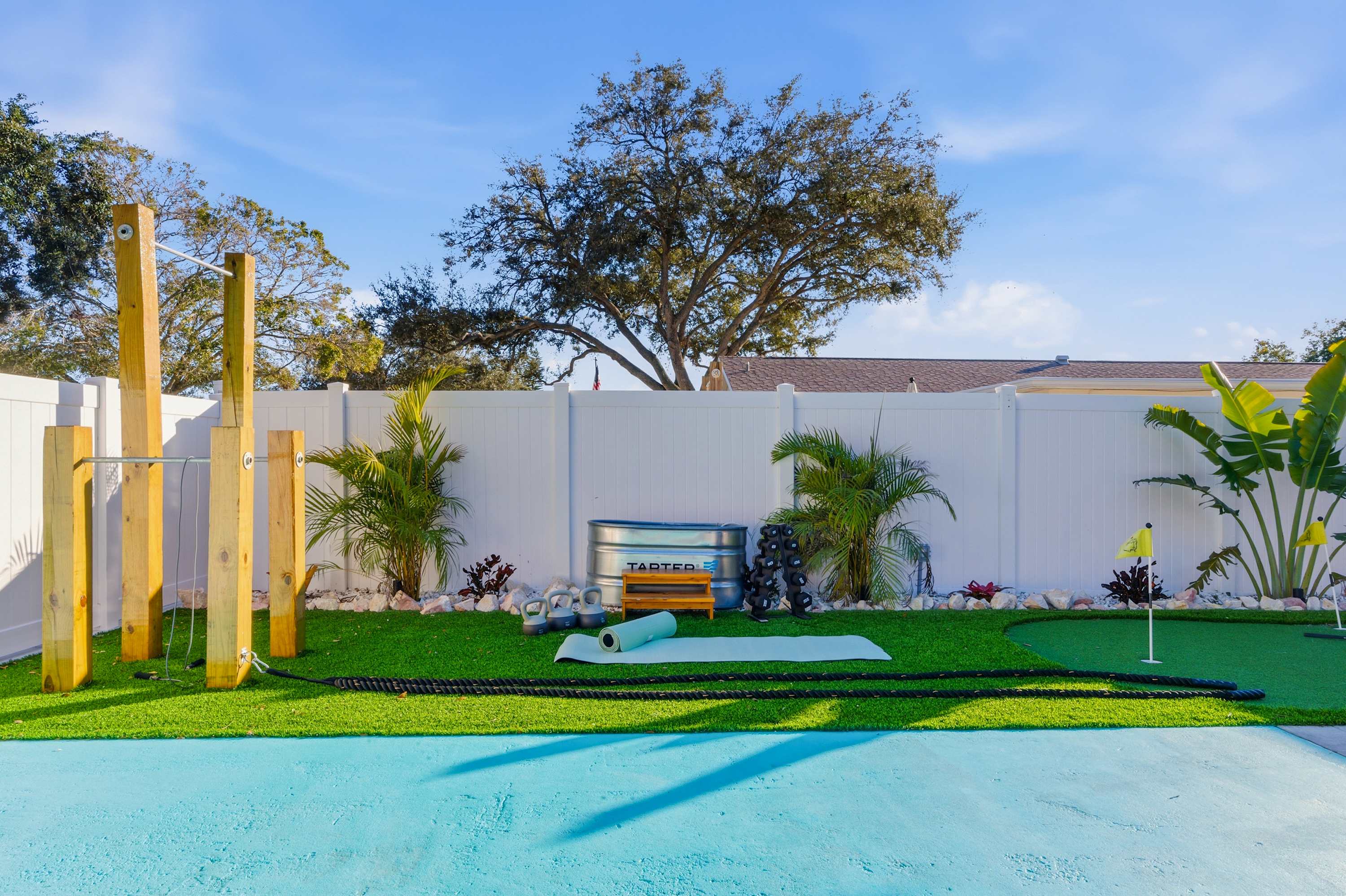 Family retreat w/pool, putting green & cornhole