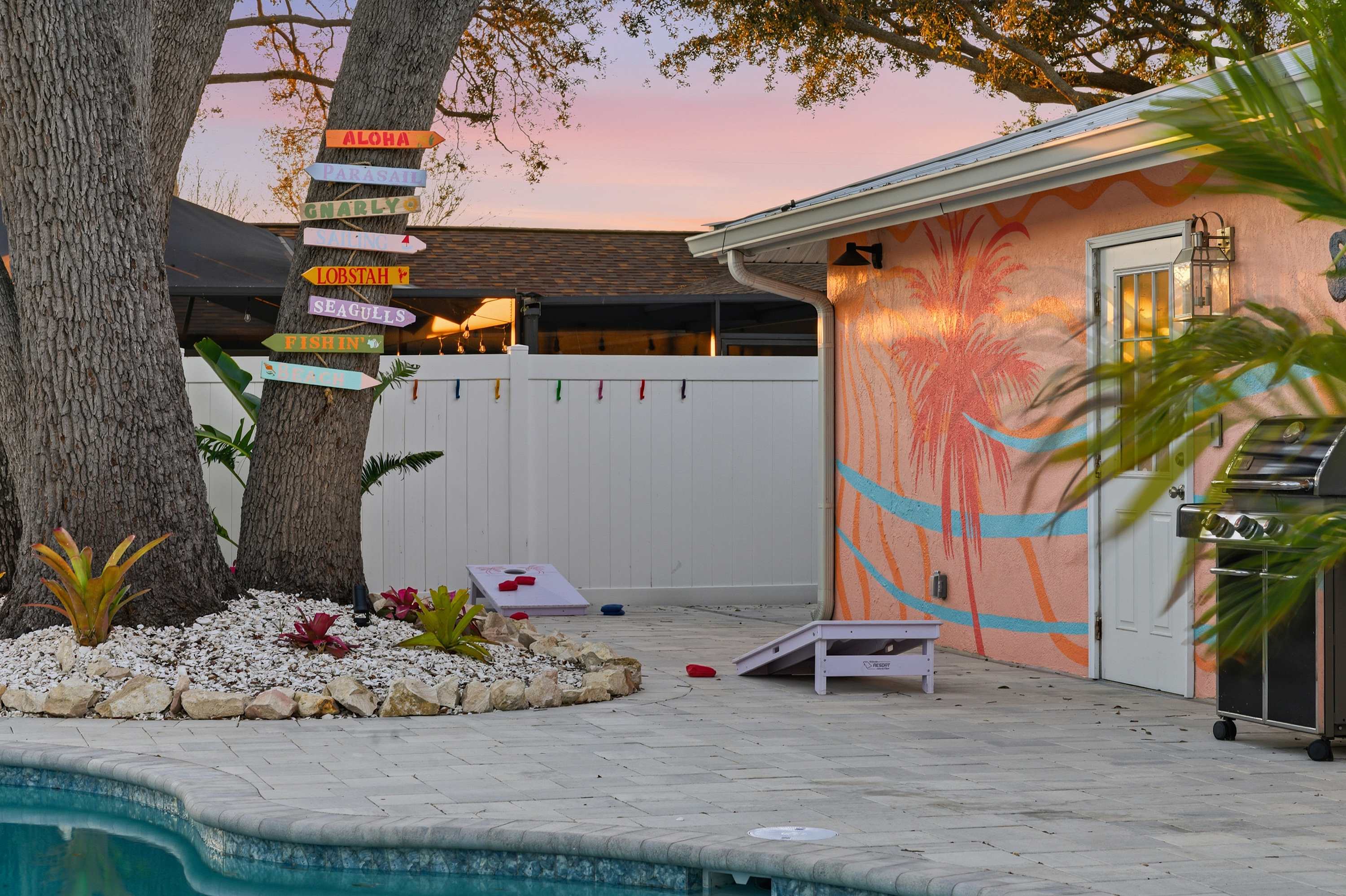 Family retreat w/pool, putting green & cornhole