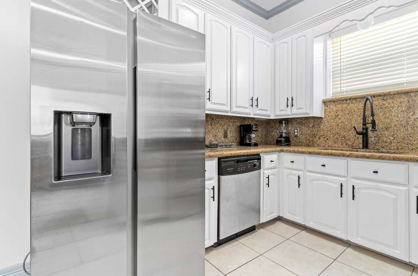 Modern Beachside Condo w Pool South Padre Island | Photo 8