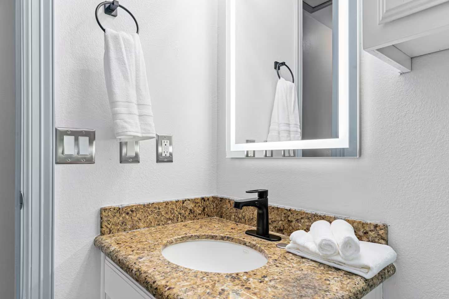 Modern Beachside Condo w Pool South Padre Island | Photo 12