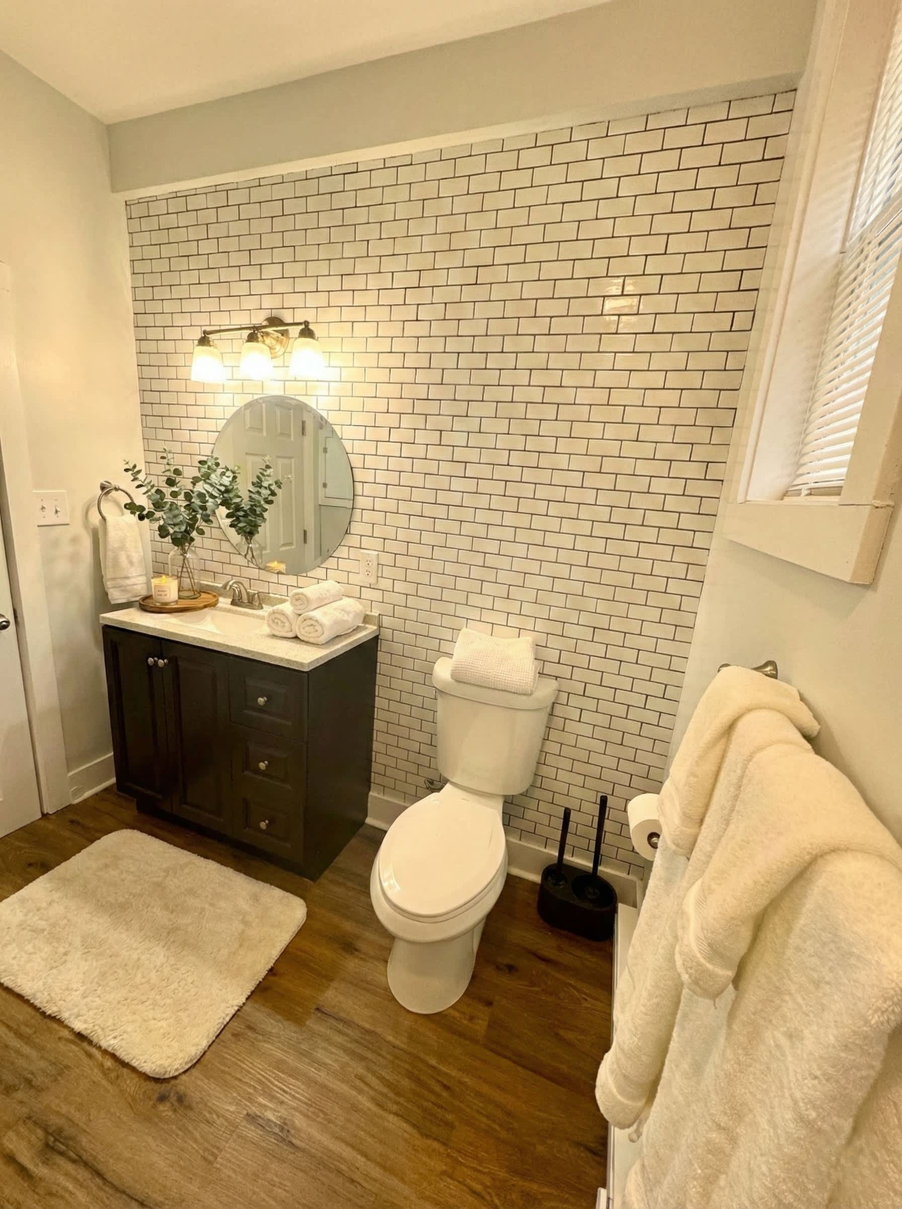 Stylish Retreat with King Bed & Fast WiFi 5