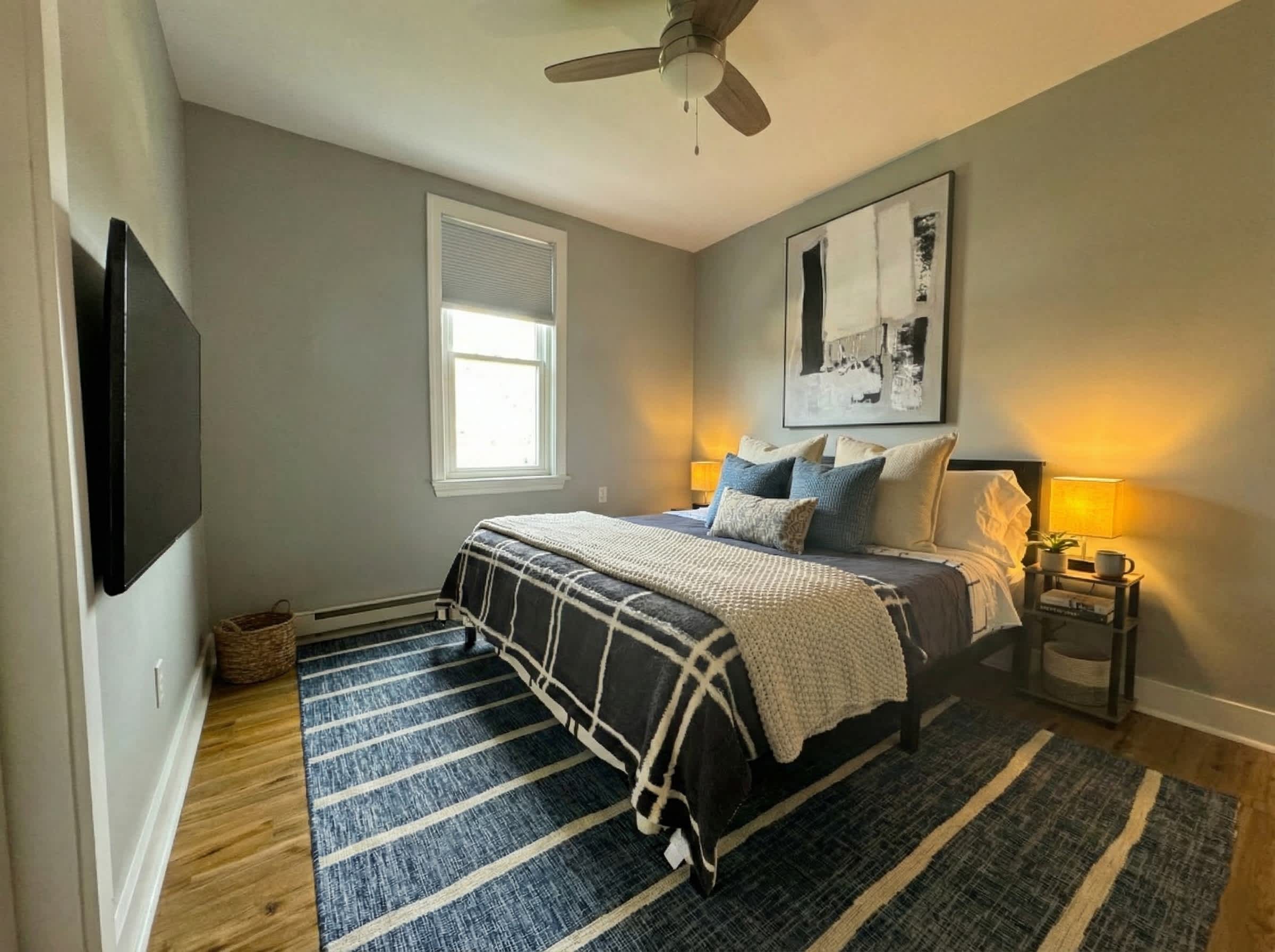 Stylish Retreat with King Bed & Fast WiFi 3