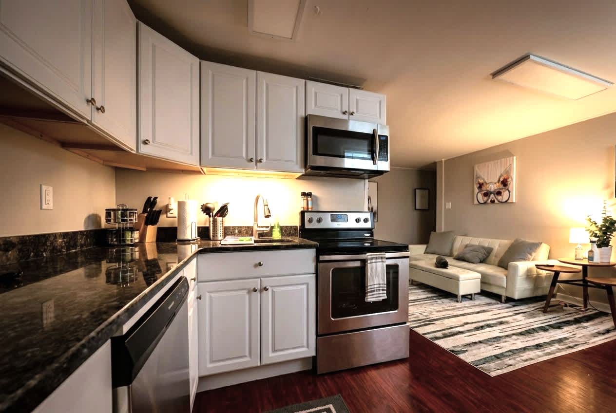 Spacious Historic King Suite 3