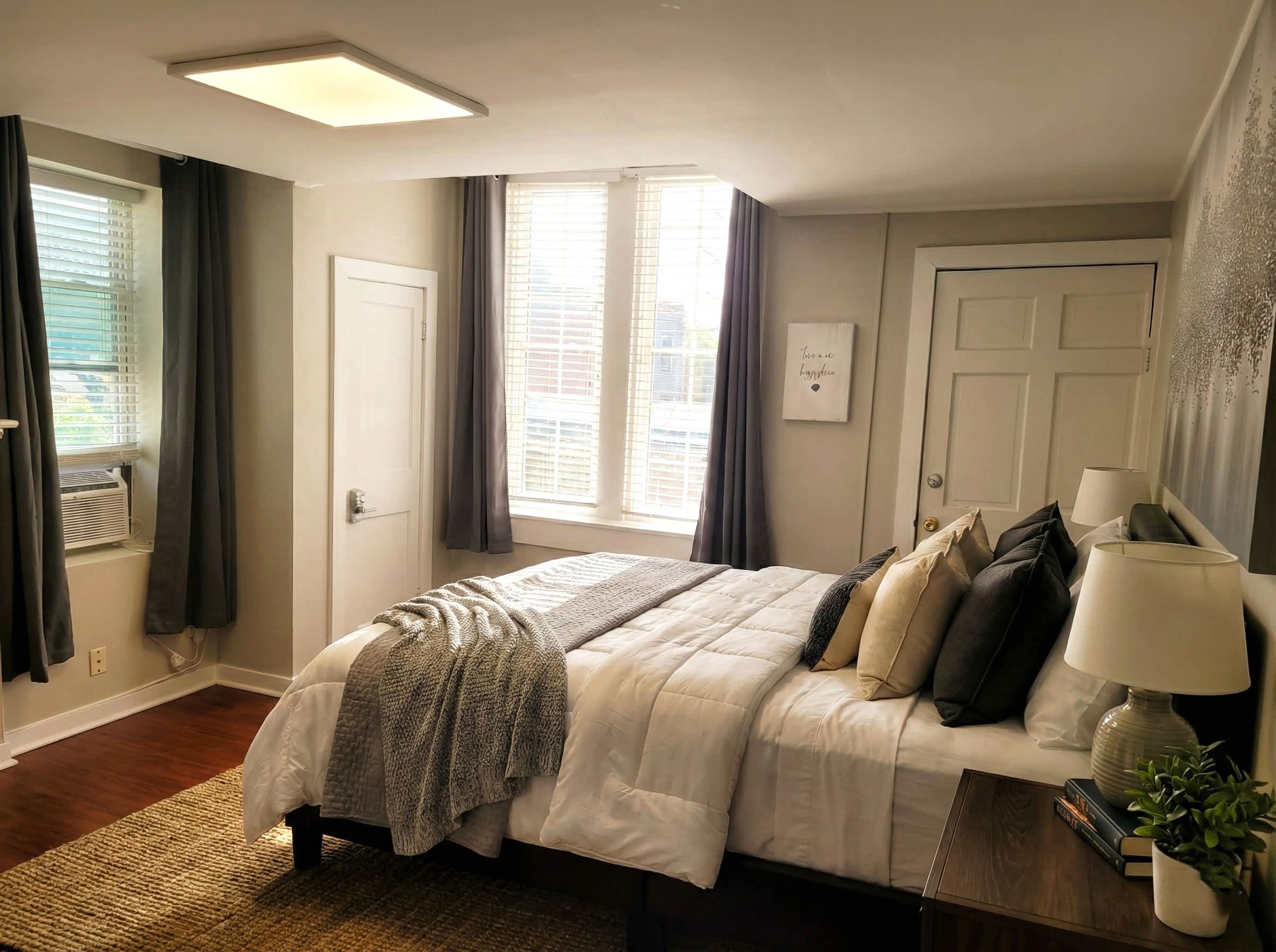 Spacious Historic King Suite 2