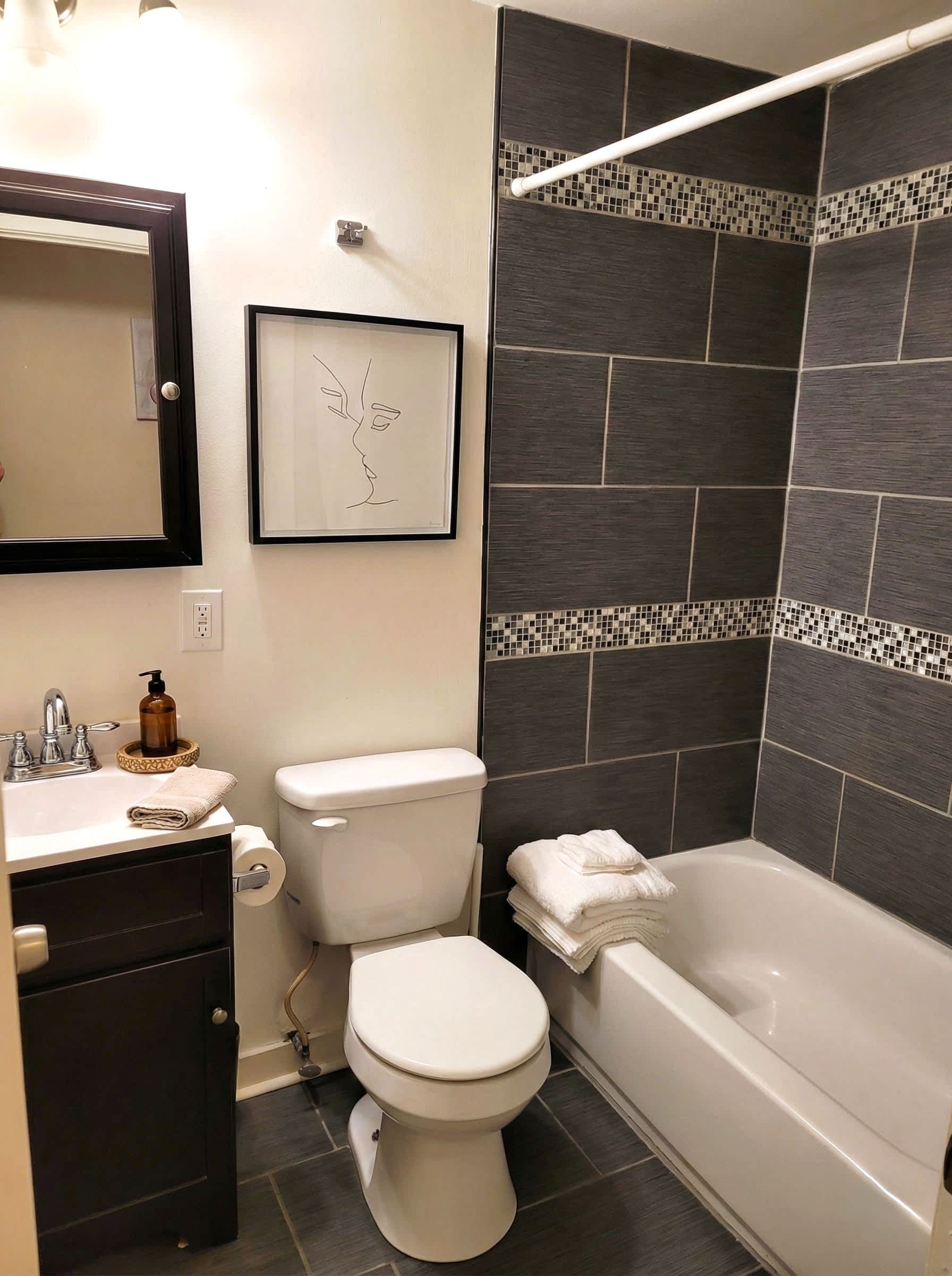 Spacious Historic King Suite 6