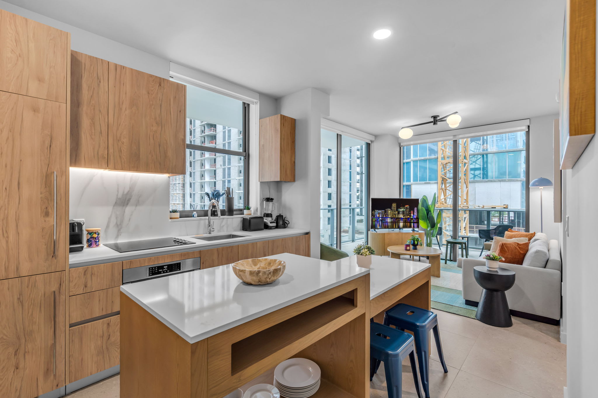 2BR Corner Suite MIA,  Wrap Balcony, Rooftop Pool