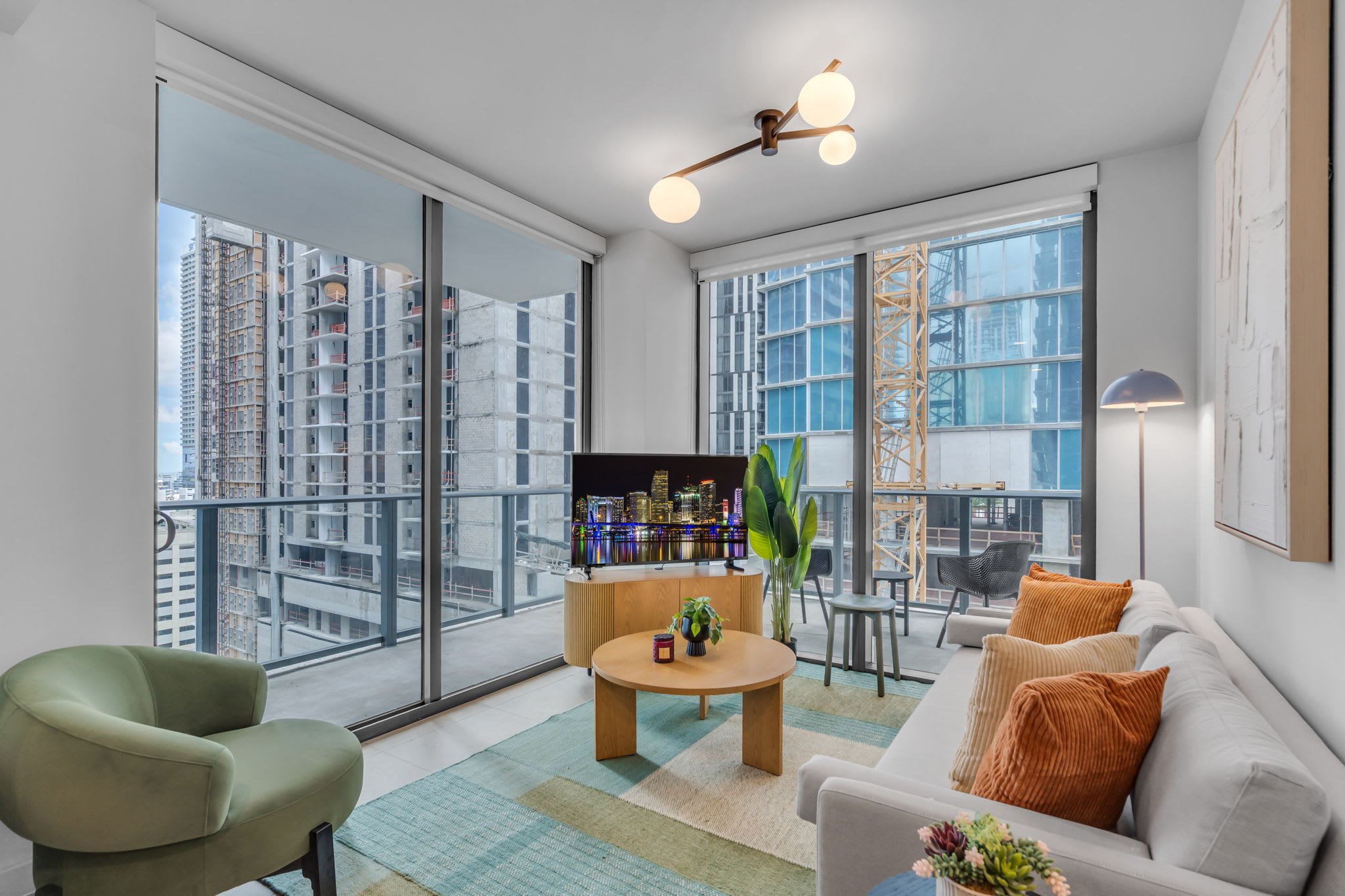 2BR Corner Suite MIA,  Wrap Balcony, Rooftop Pool