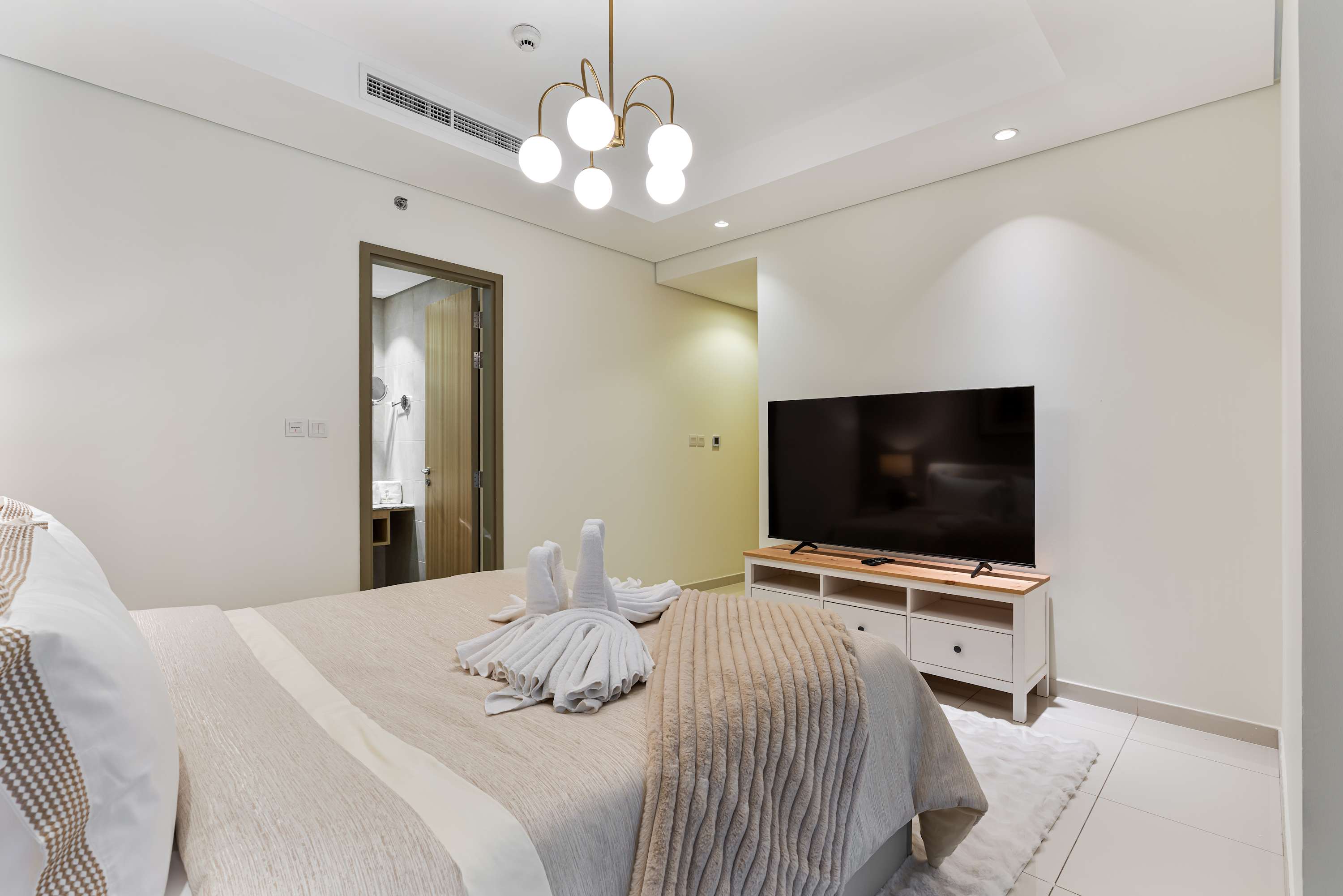 Burj View 2BHK • Downtown • Infinity Pool — Dubai, Dubai — vacation rental