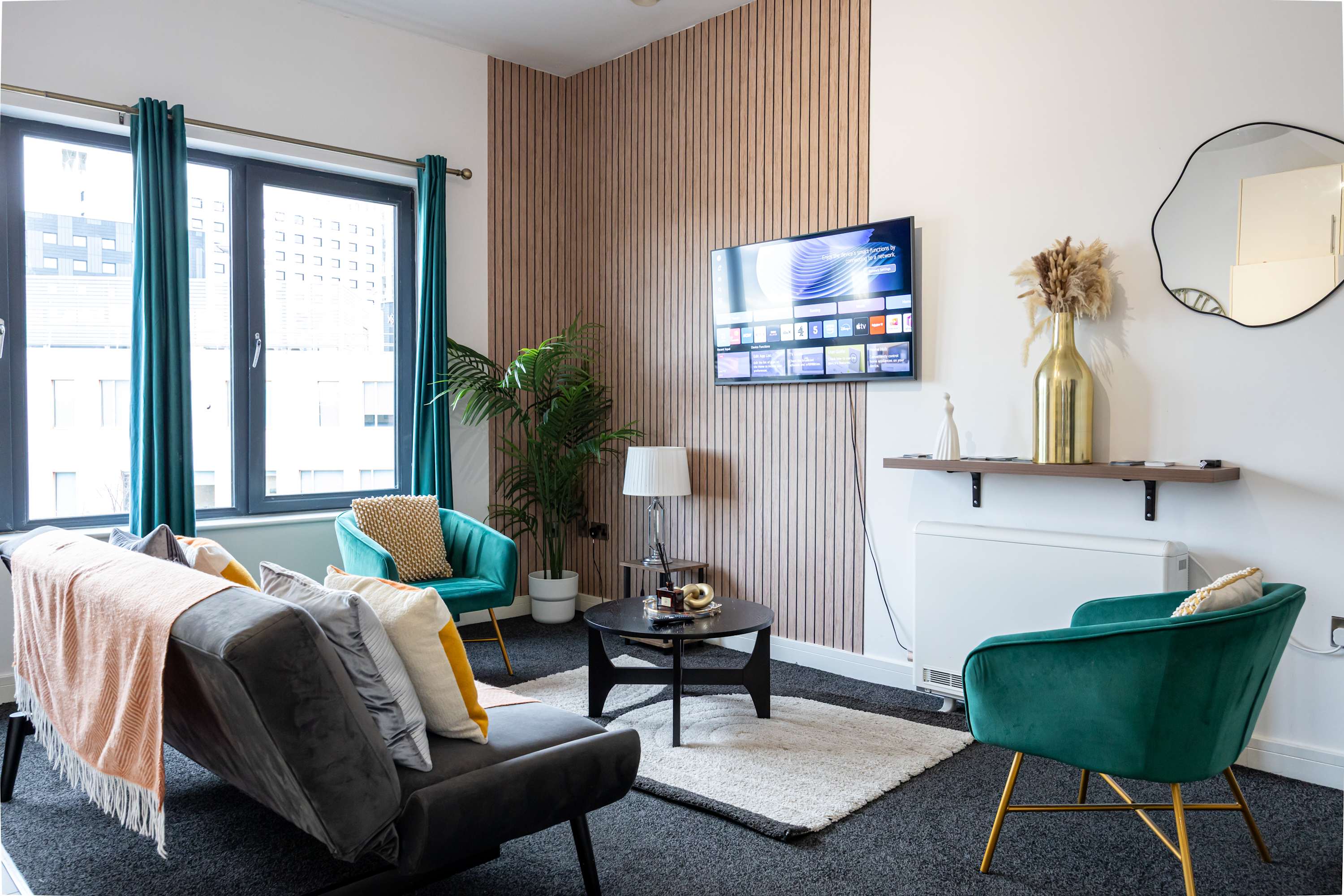 Spacious 2 bed apt near Media City and Old Trafford in Quay House M5 3NR - Property image 3 - VivreStays