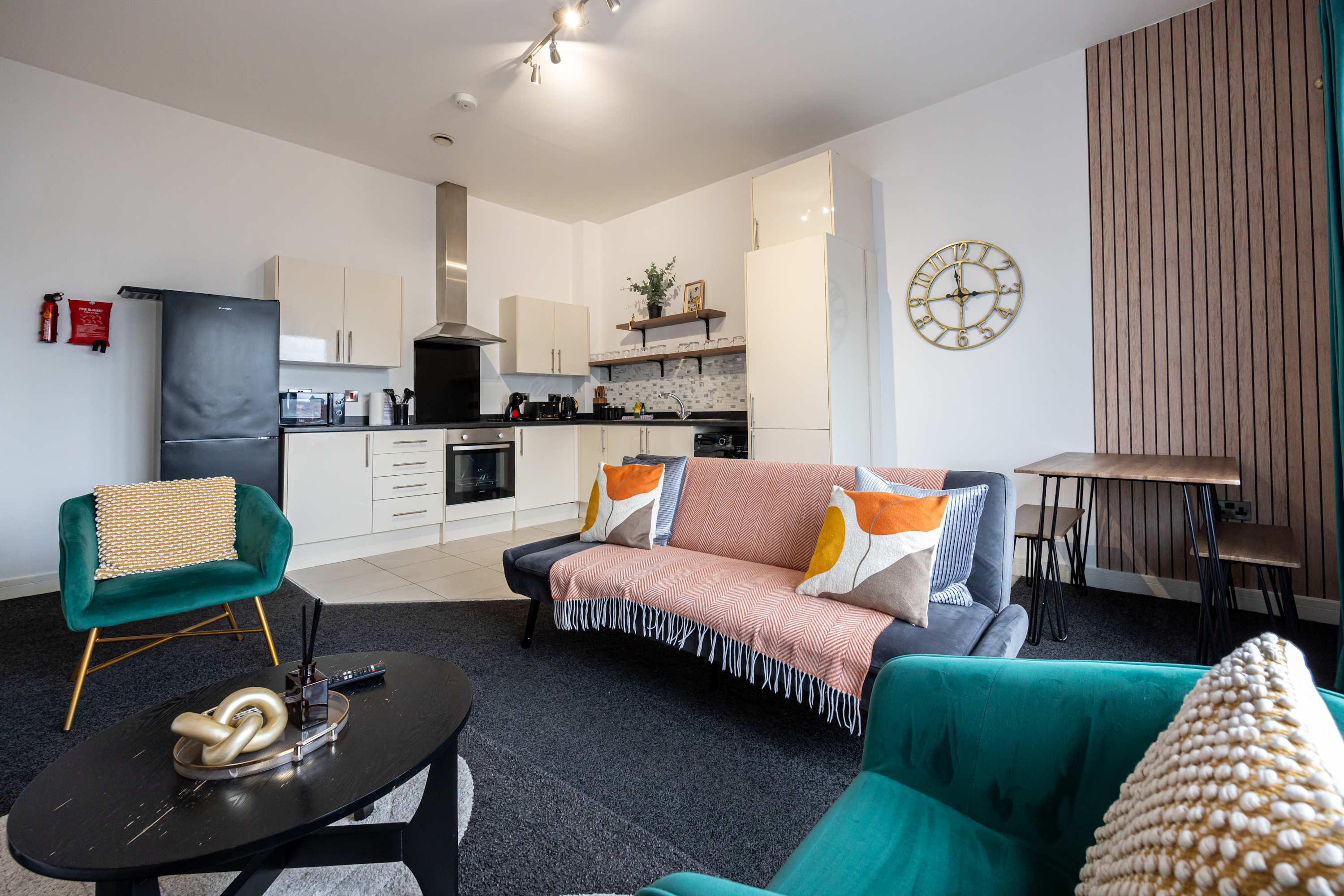 Spacious 2 bed apt near Media City and Old Trafford in Quay House M5 3NR - Property image 23 - VivreStays