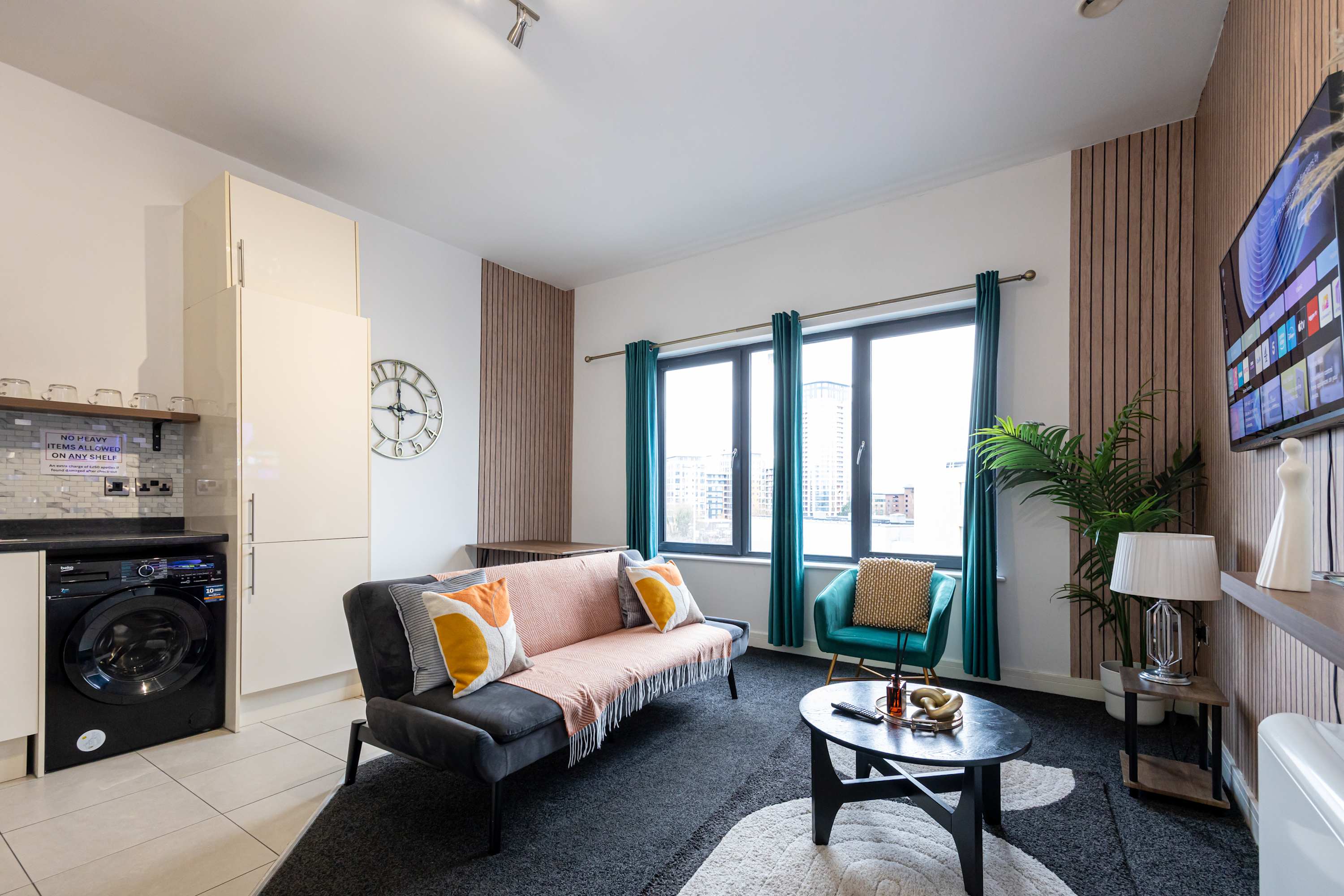 Spacious 2 bed apt near Media City and Old Trafford in Quay House M5 3NR - Property image 25 - VivreStays