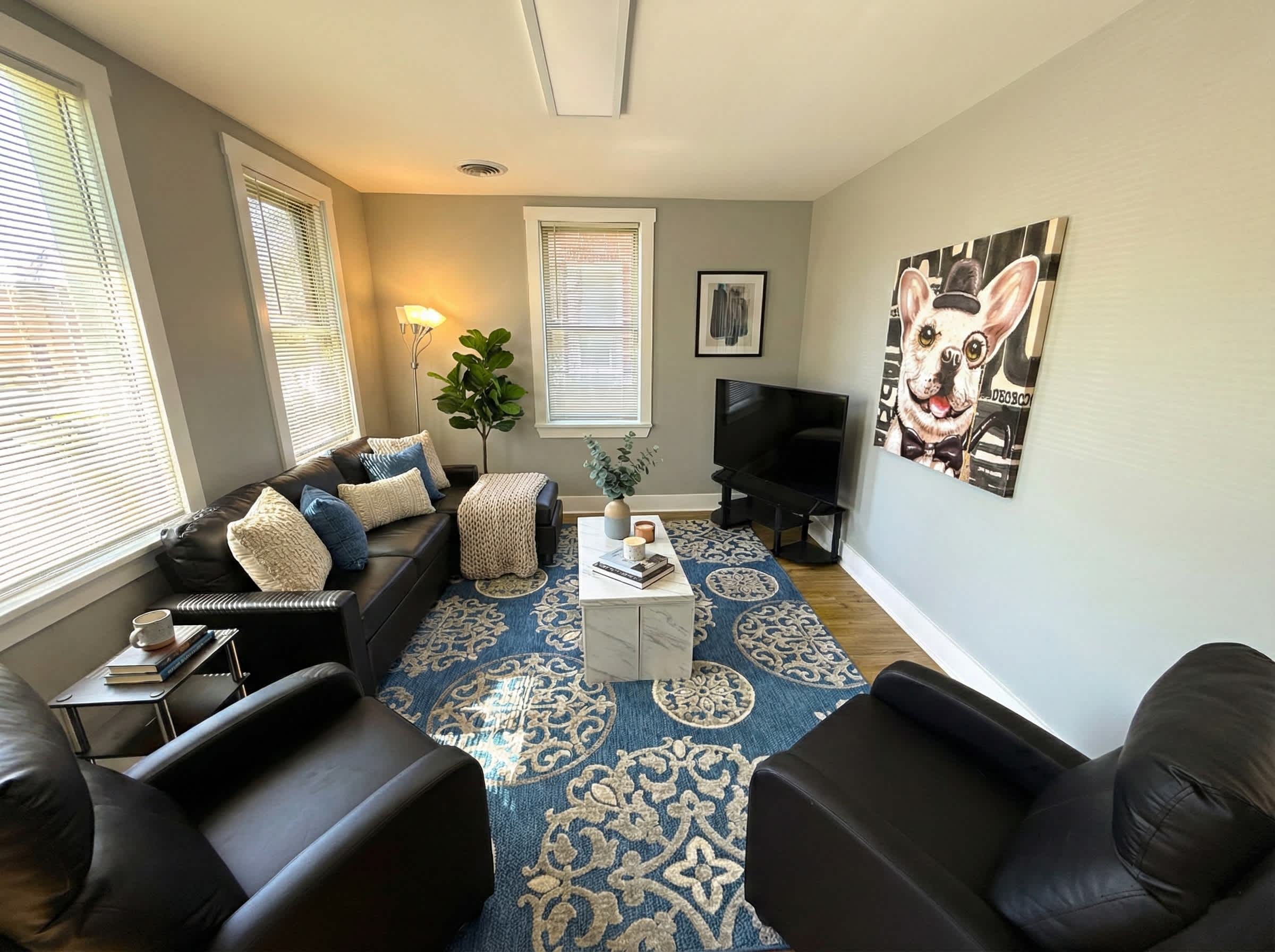 Stylish Retreat with King Bed & Fast WiFi