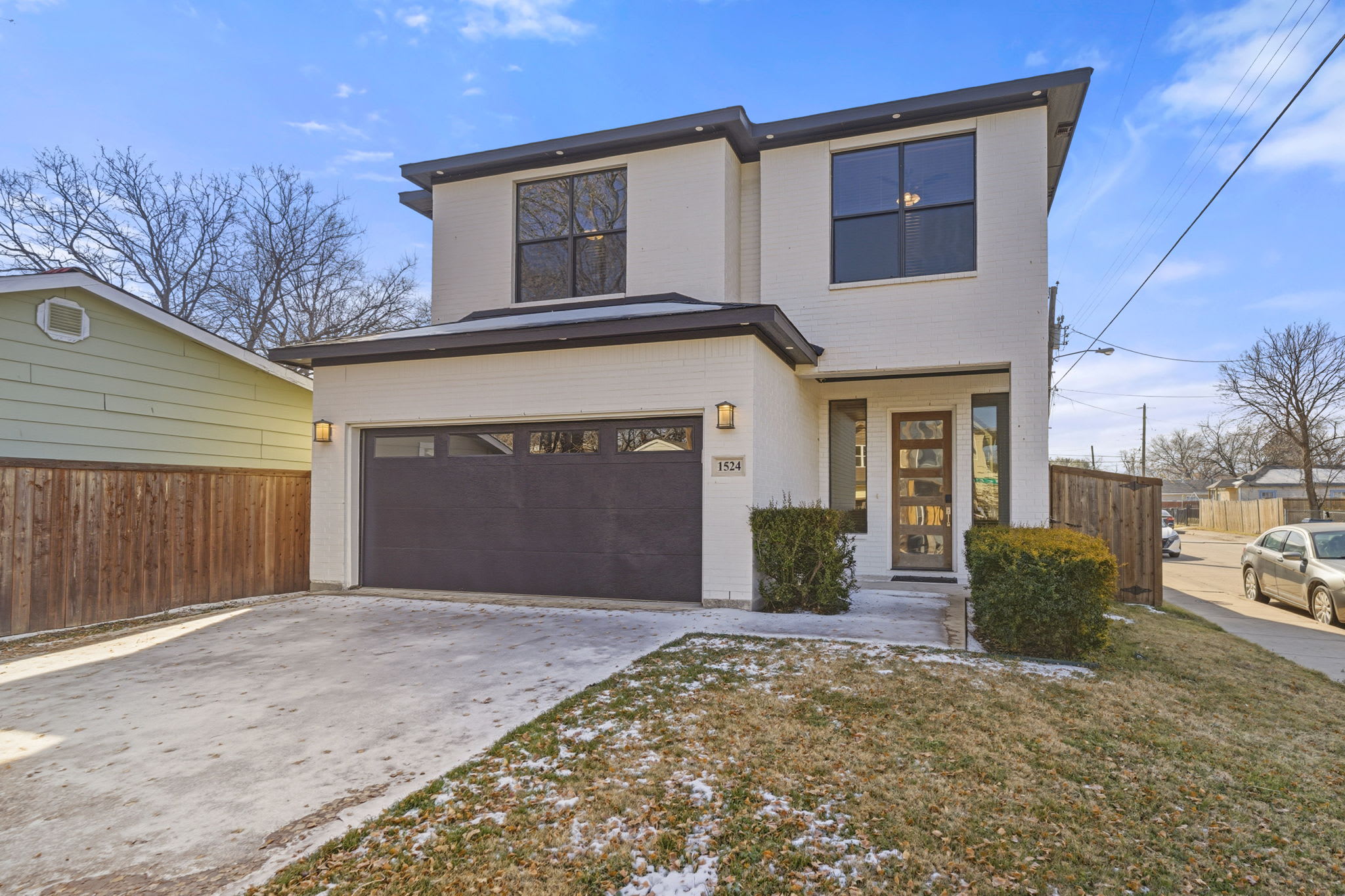 Spacious Dallas Home: 5 Bedrooms, Pet-Friendly, Perfect for Families!