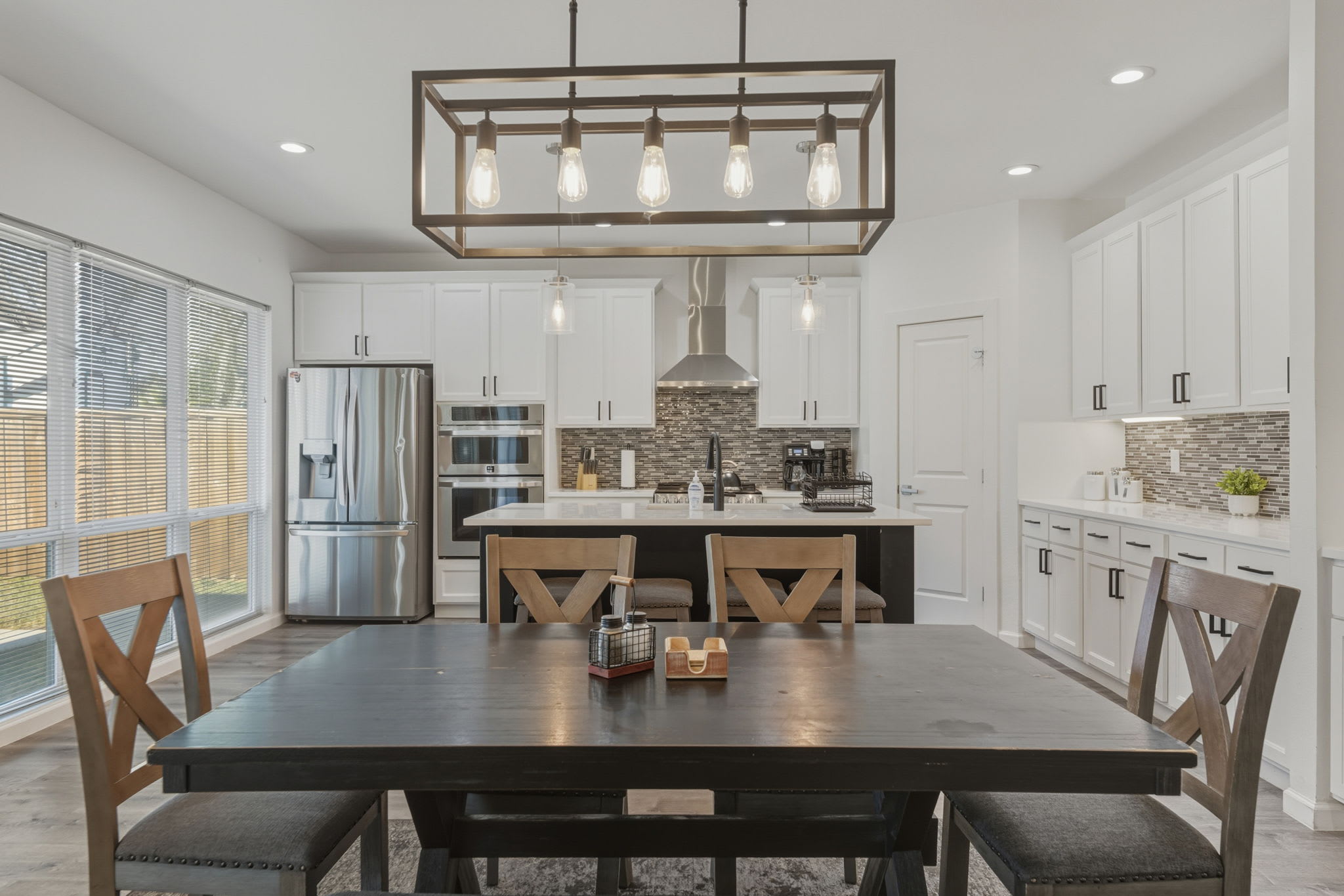 Urban Family Oasis with Heated Pool, Spa & Yard Near Downtown Dallas