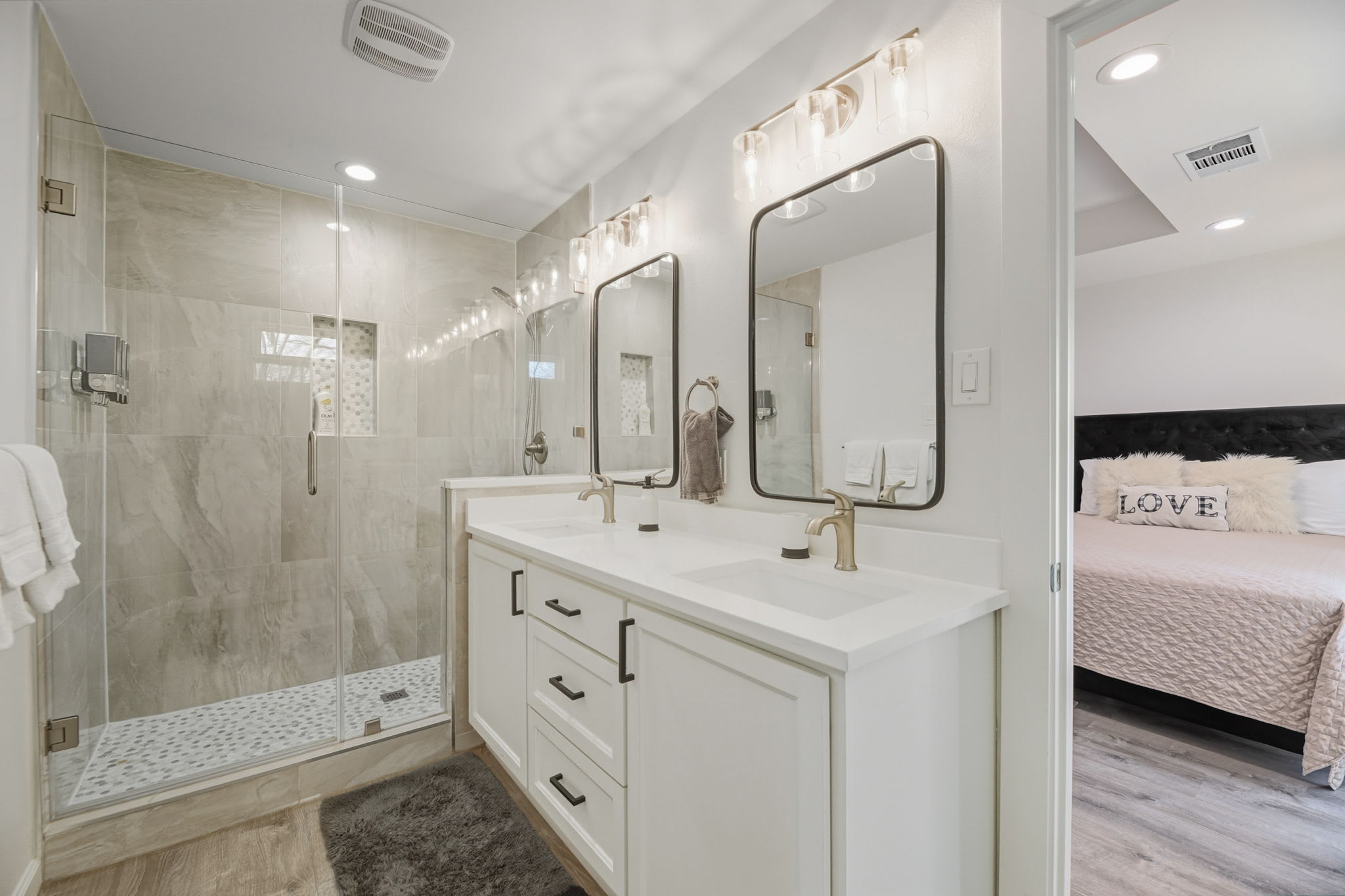Urban Family Oasis with Heated Pool, Spa & Yard Near Downtown Dallas