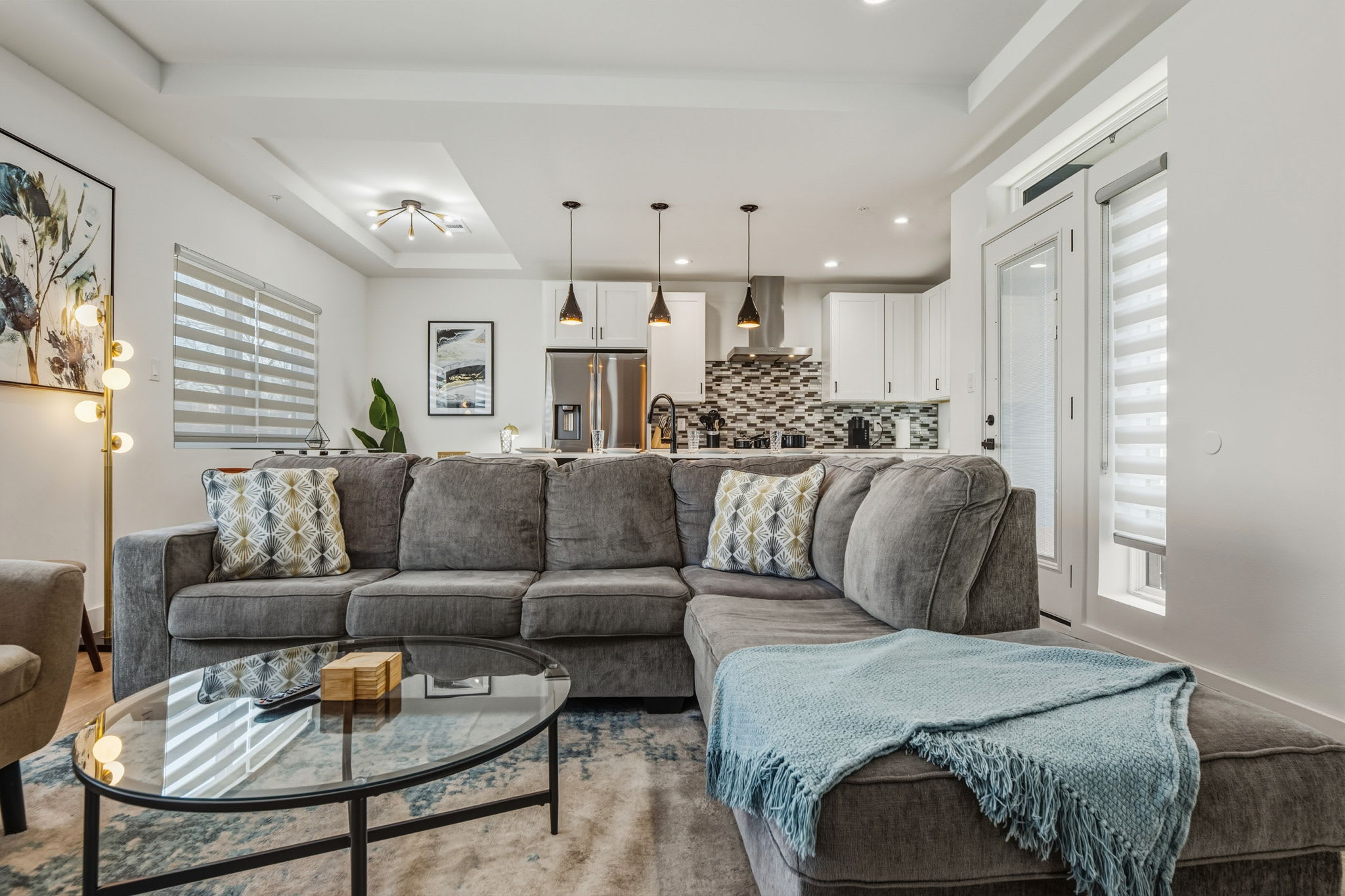 Dallas Townhouse: Rooftop Retreat with King Bed & Backyard
