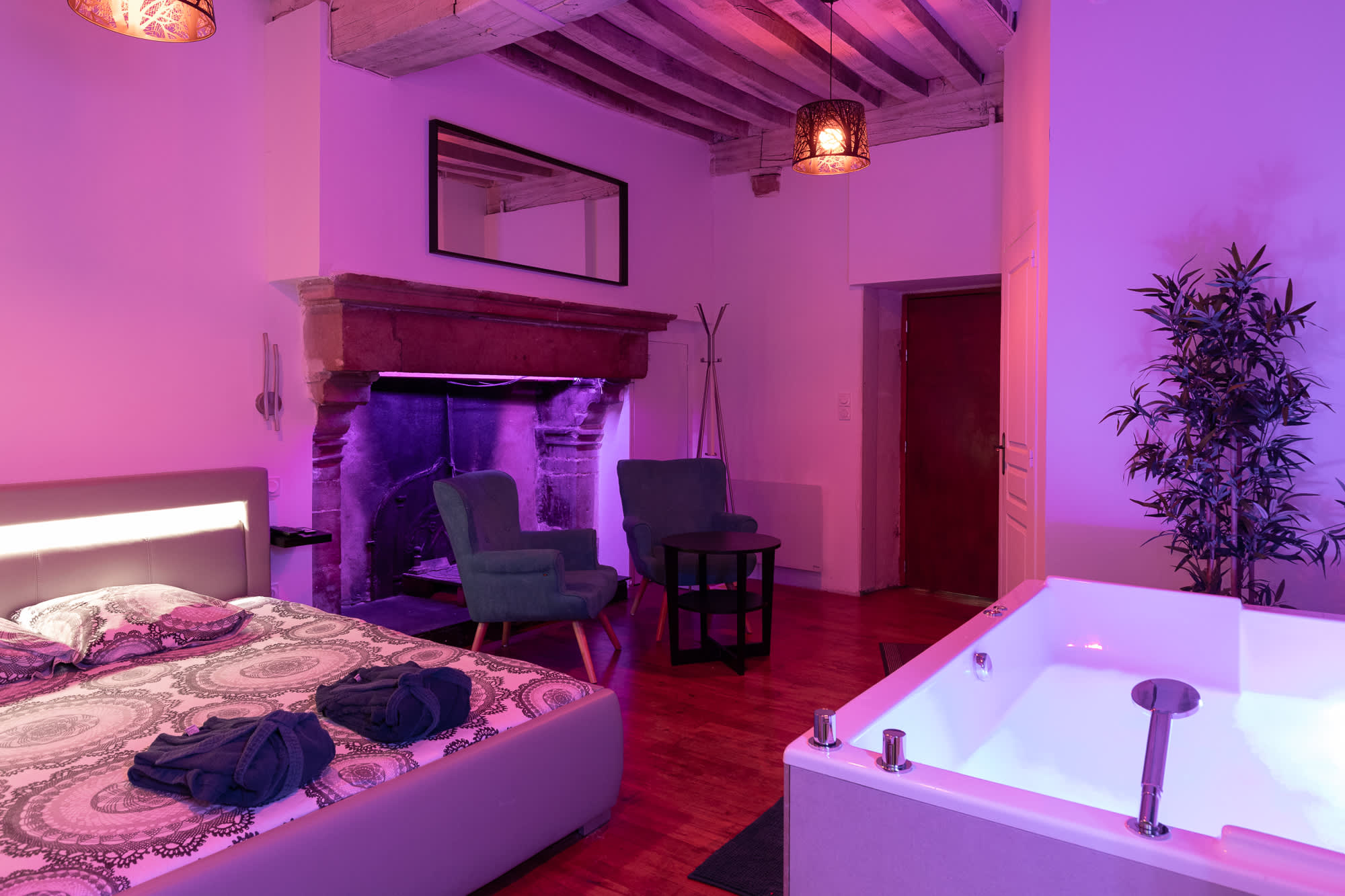 LX203 Suite romantique jacuzzi privé – Love Room — Dijon, Bourgogne-Franche-Comté — vacation rental