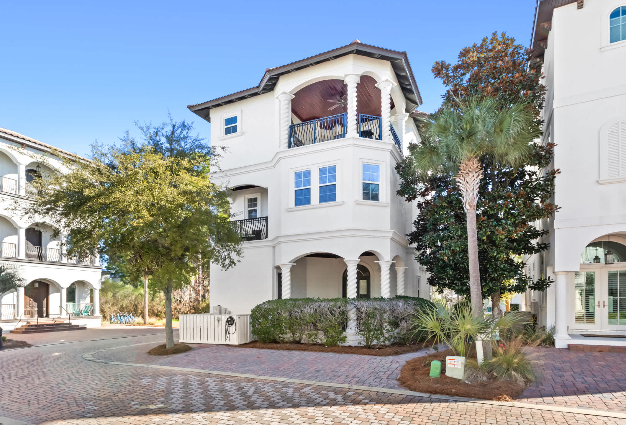 Private Pool in a Gated Community 4