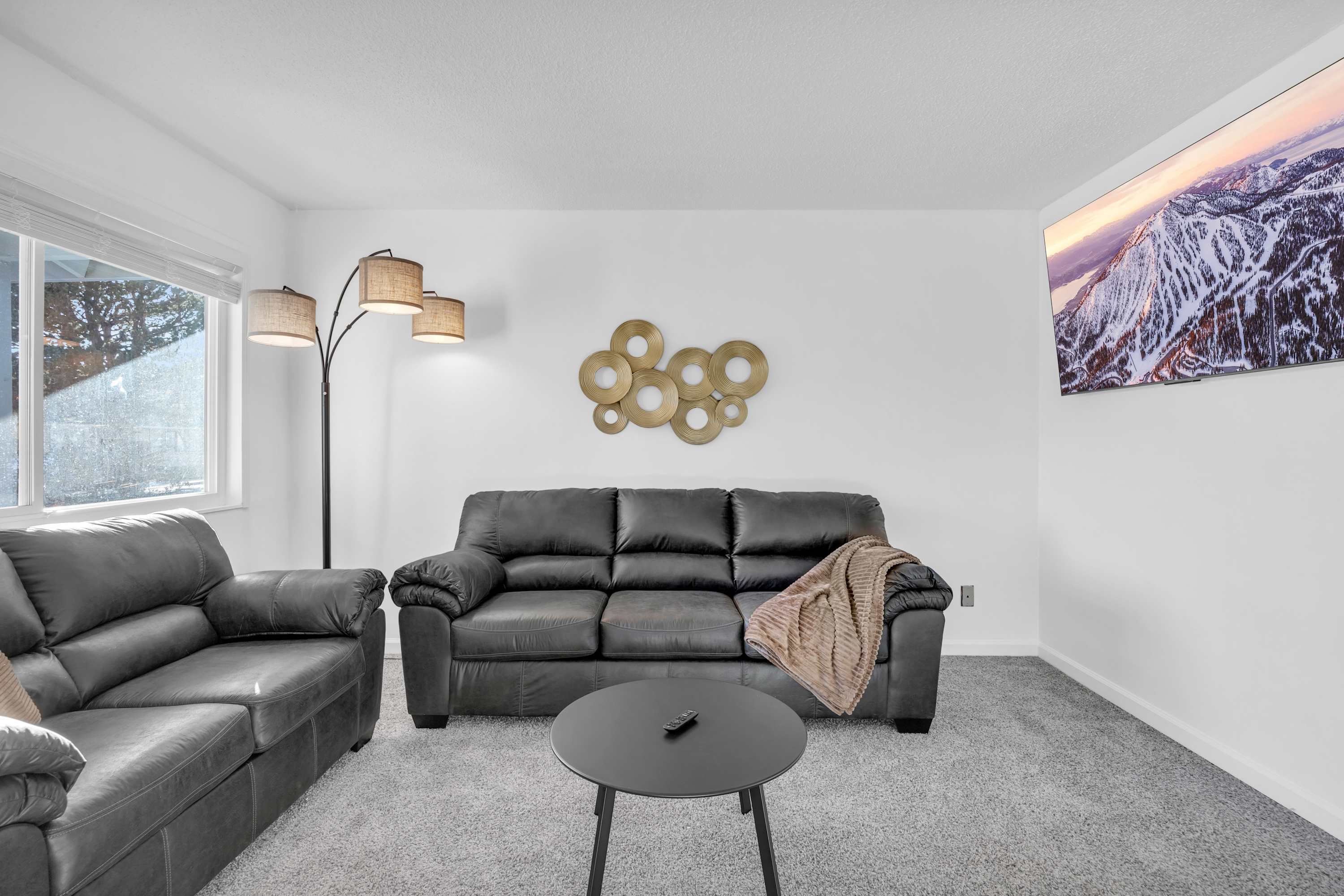 Sunny Side Retreat/ Sleeps 15 — Sparks, NV — vacation rental
