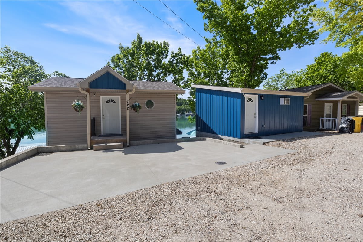 Lakeside Serenity Dock Days & Firepit Nights 6