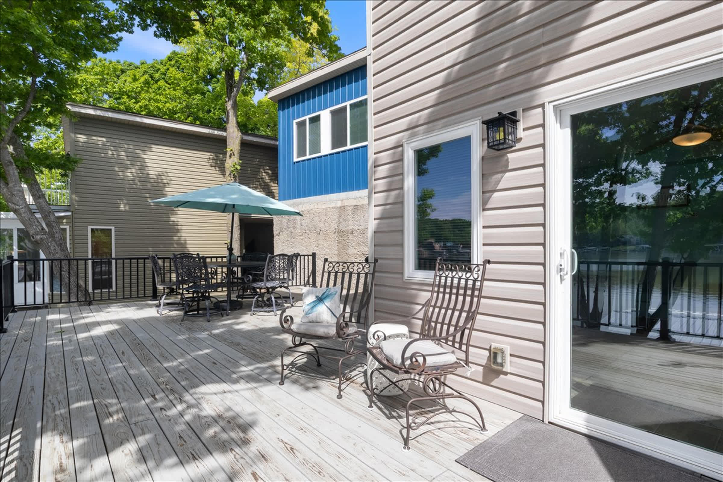 Lakeside Serenity Dock Days & Firepit Nights 8