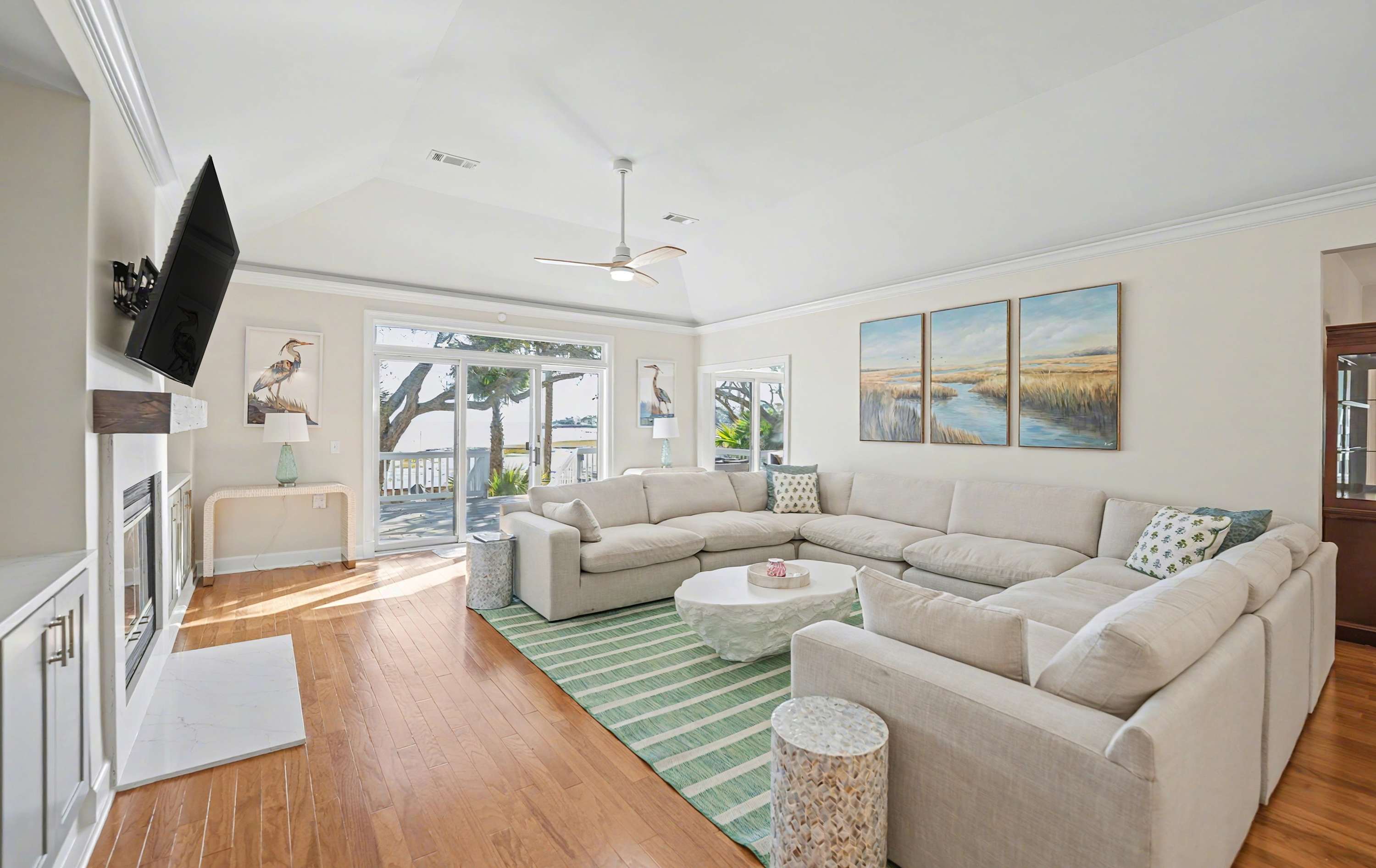 Main Living Room with Access out to Back Deck 