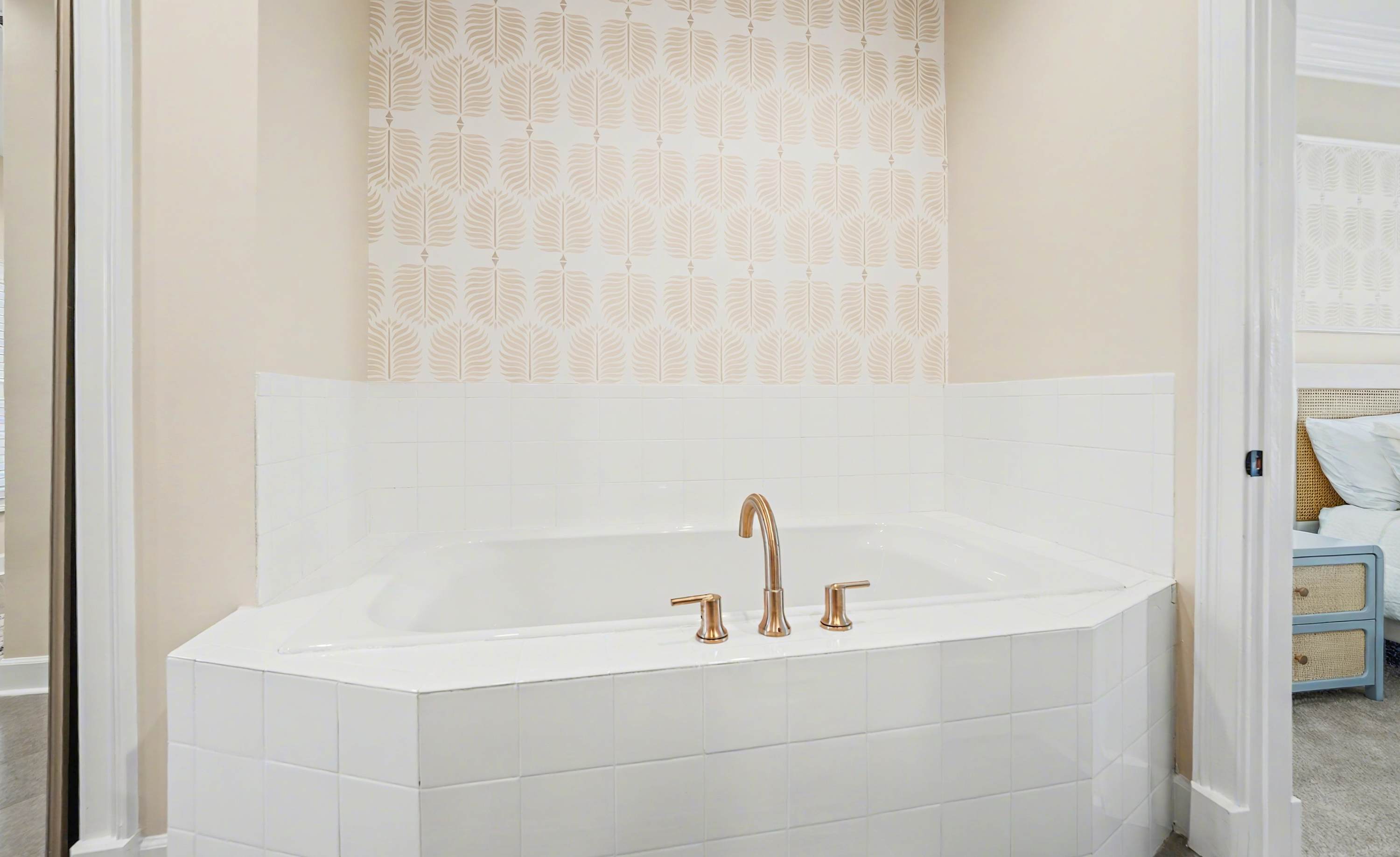 Primary En-Suite Soaker Tub