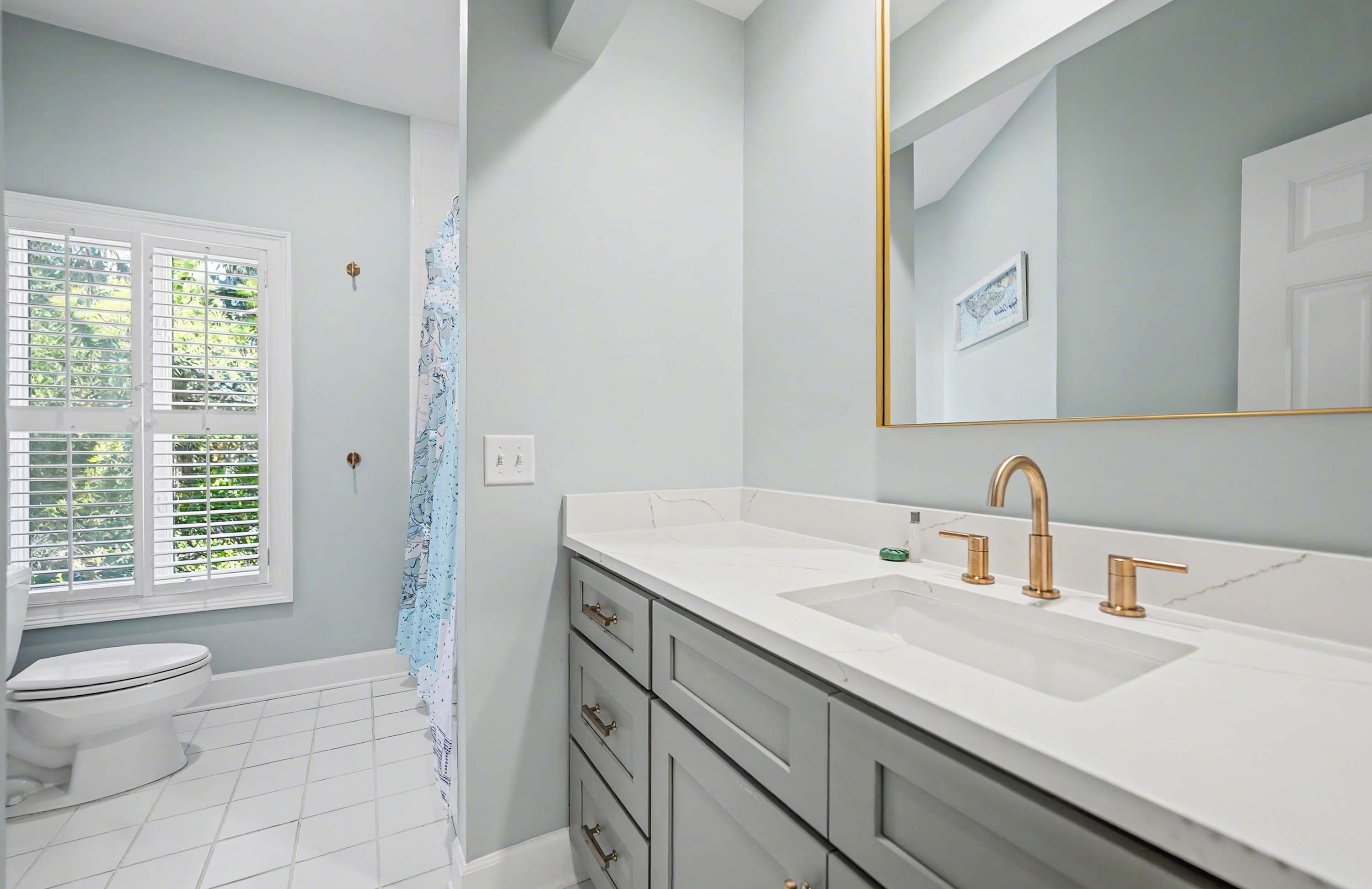 Guest Bathroom With Hallway Access. Featuring a Tub/Shower Combo