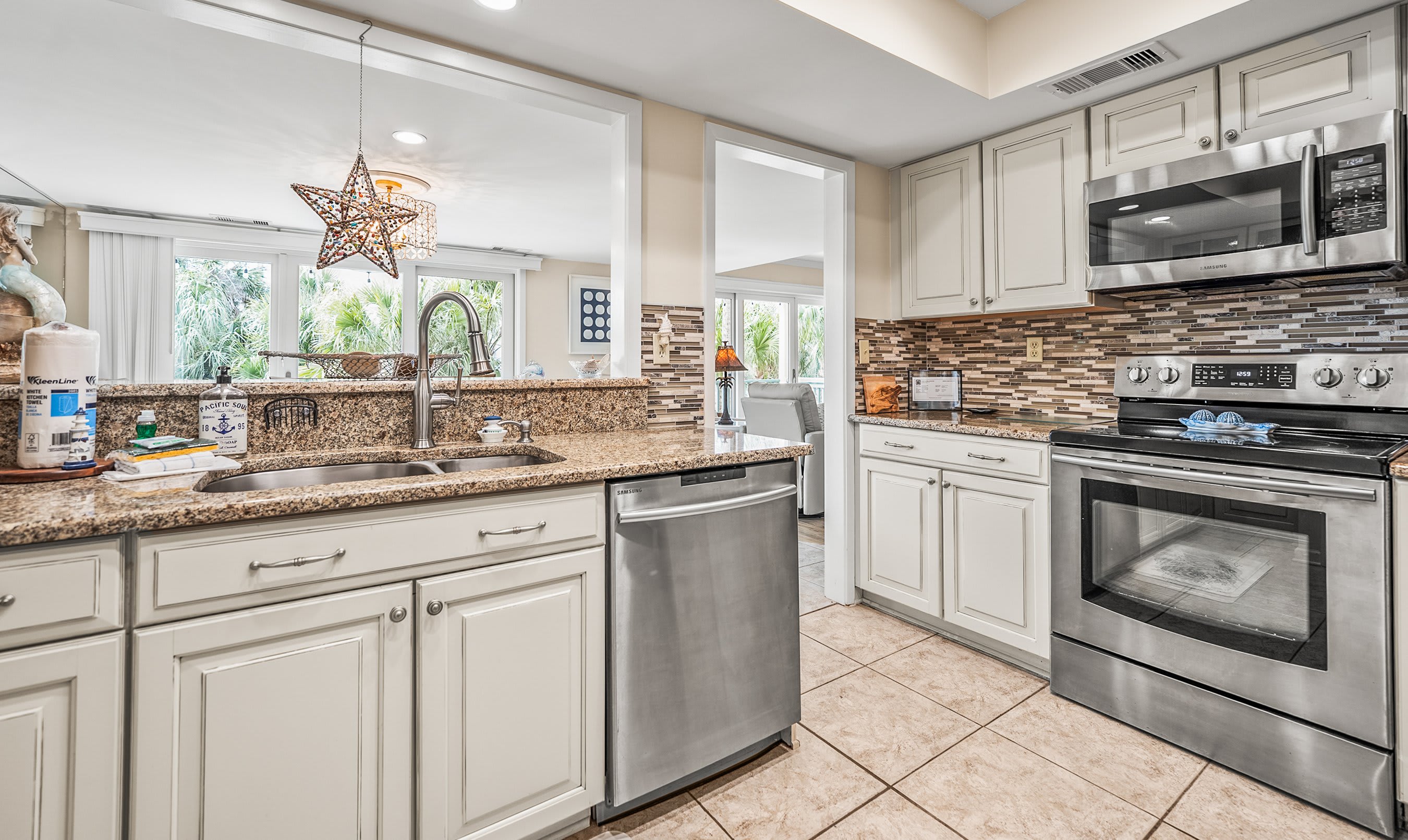 Well-equipped kitchen