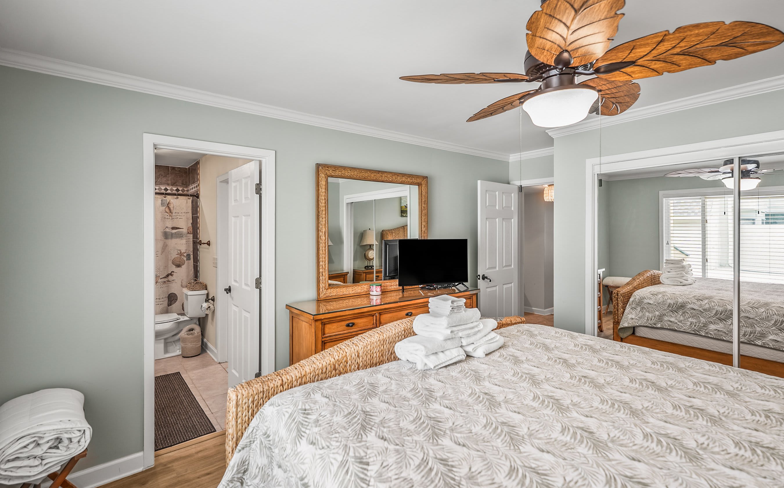 Primary bedroom with en suite bathroom