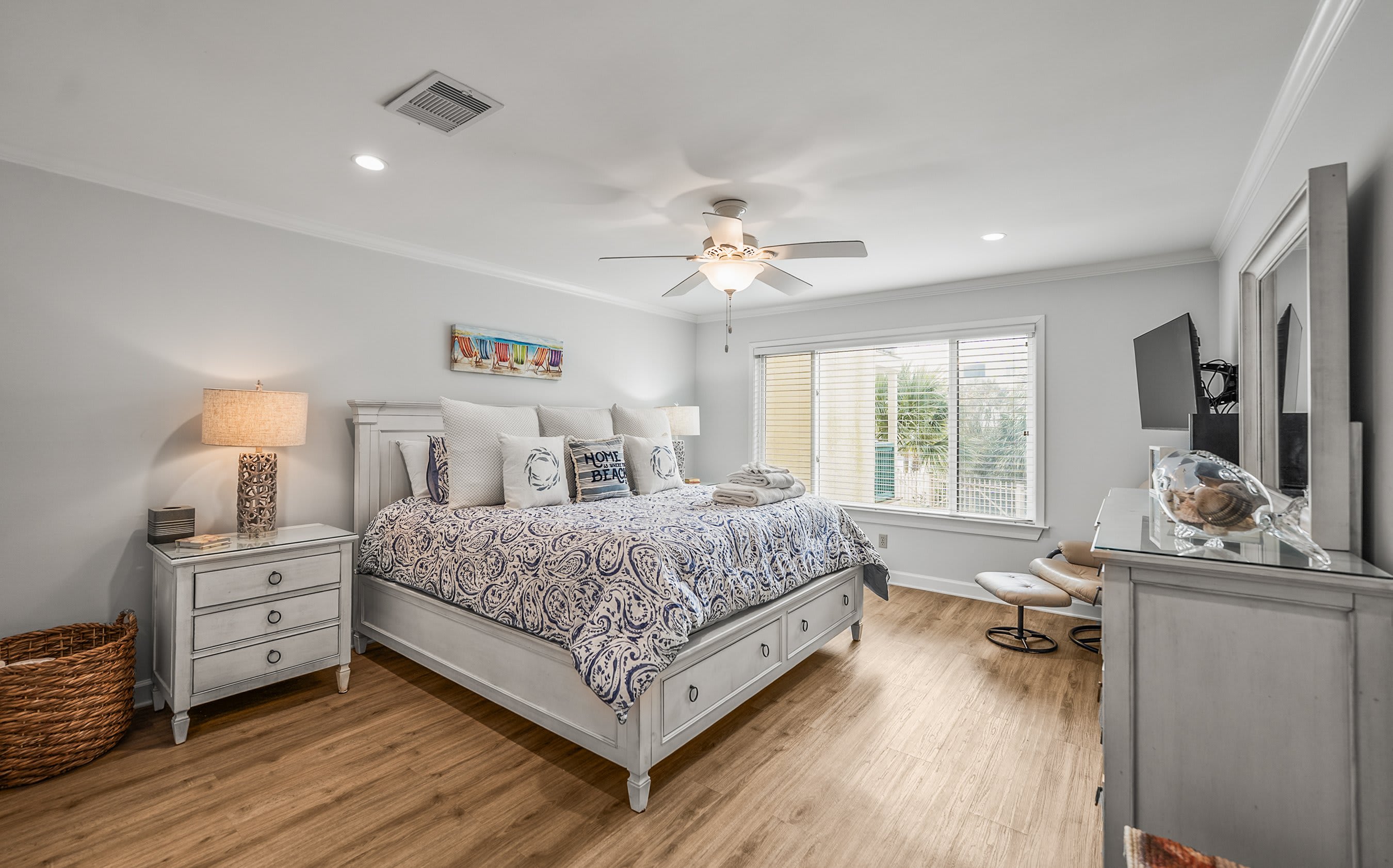 Two guest bedrooms with Jack & Jill full bathroom