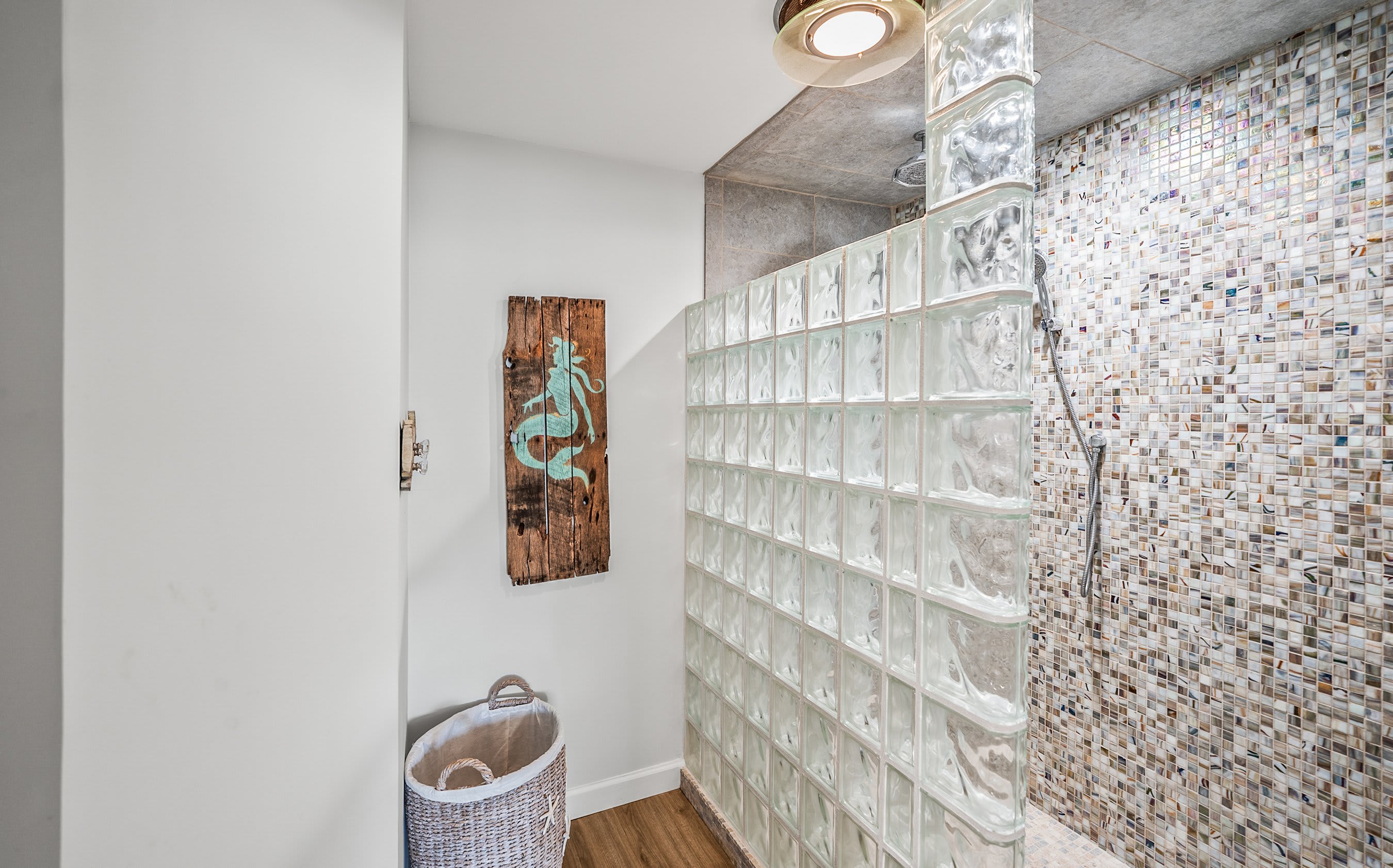 Two guest bedrooms with Jack & Jill full bathroom