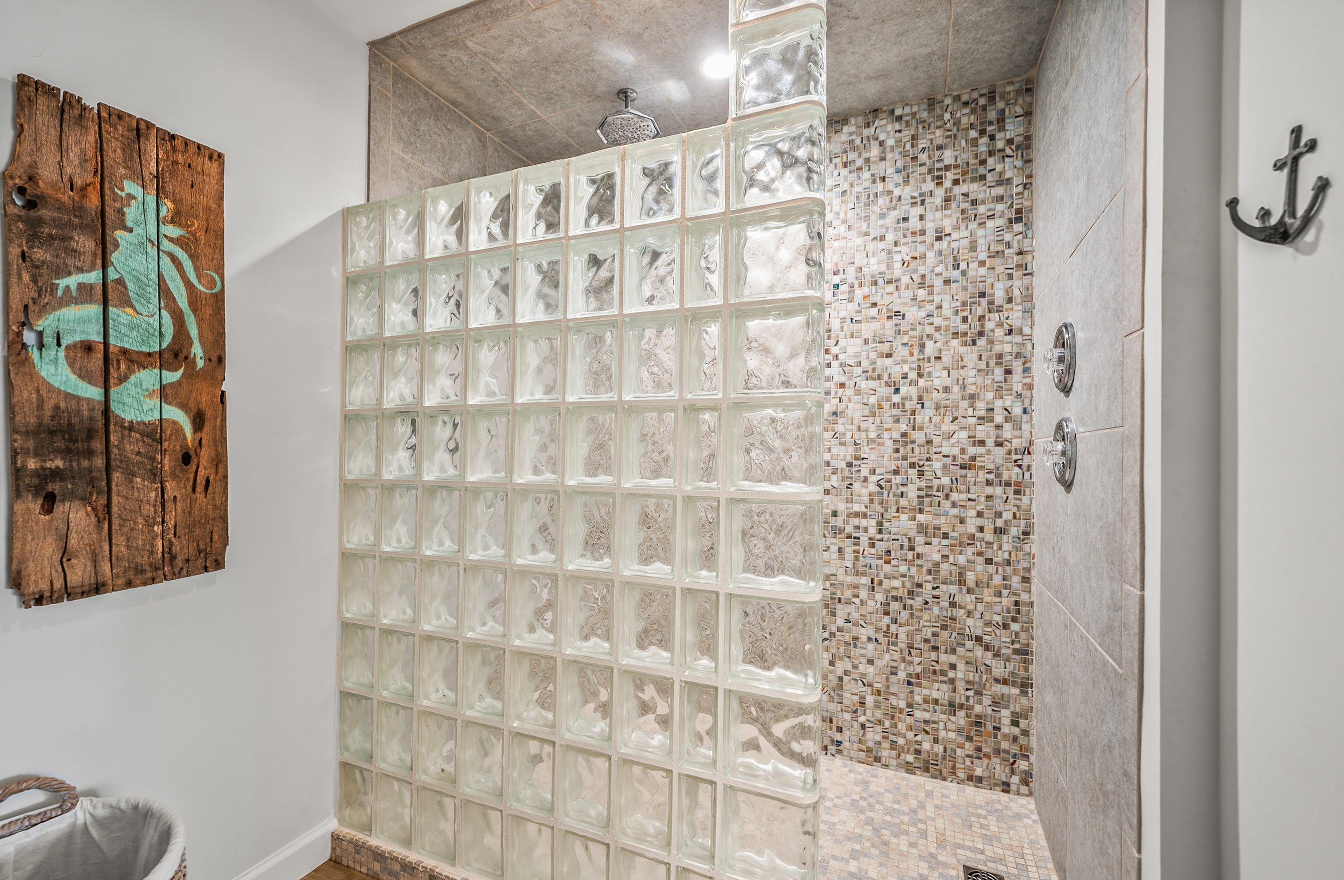 Two guest bedrooms with Jack & Jill full bathroom