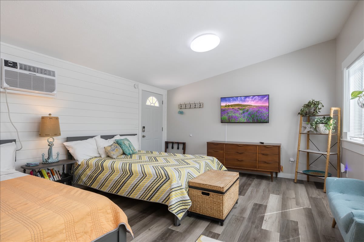 Lakeside Serenity Dock Days & Firepit Nights 5